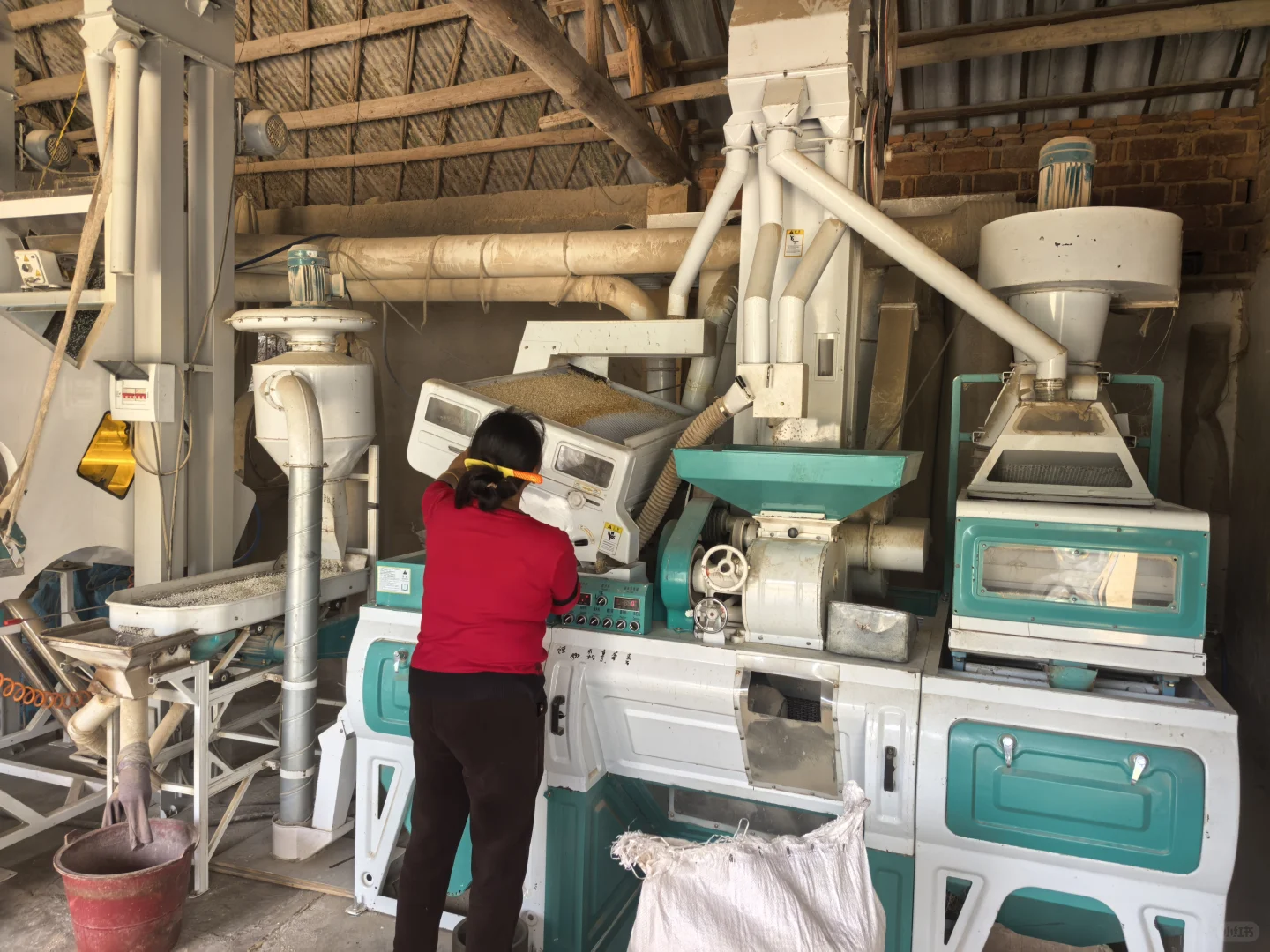 家门口的小型碾米厂，好有成就感～