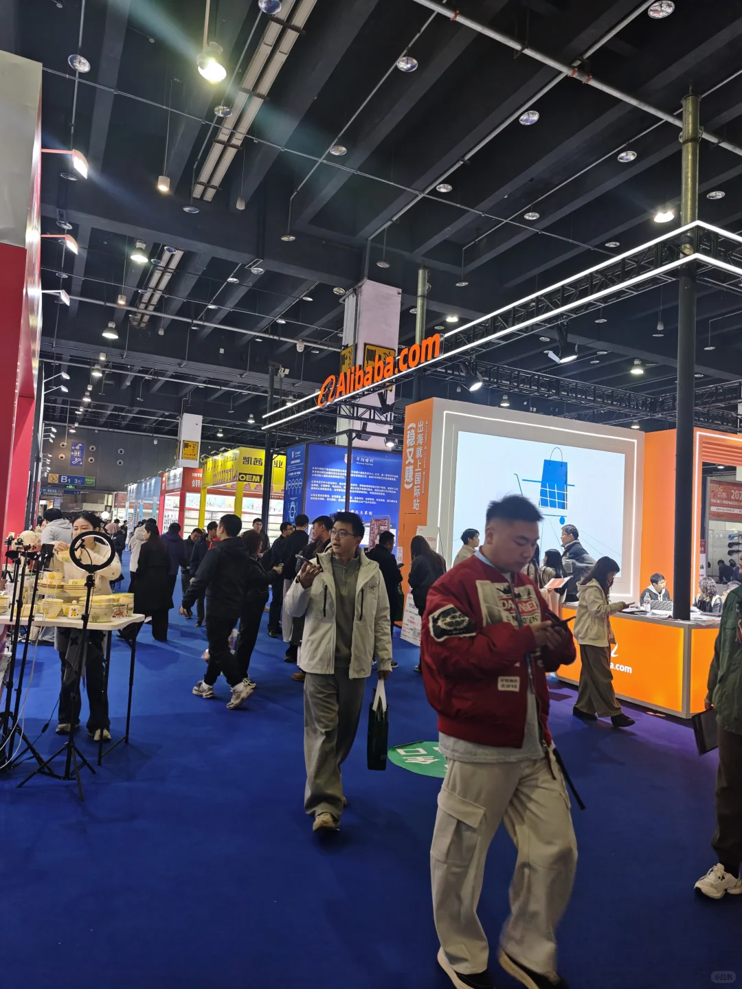 义乌跨境展会上的一天??