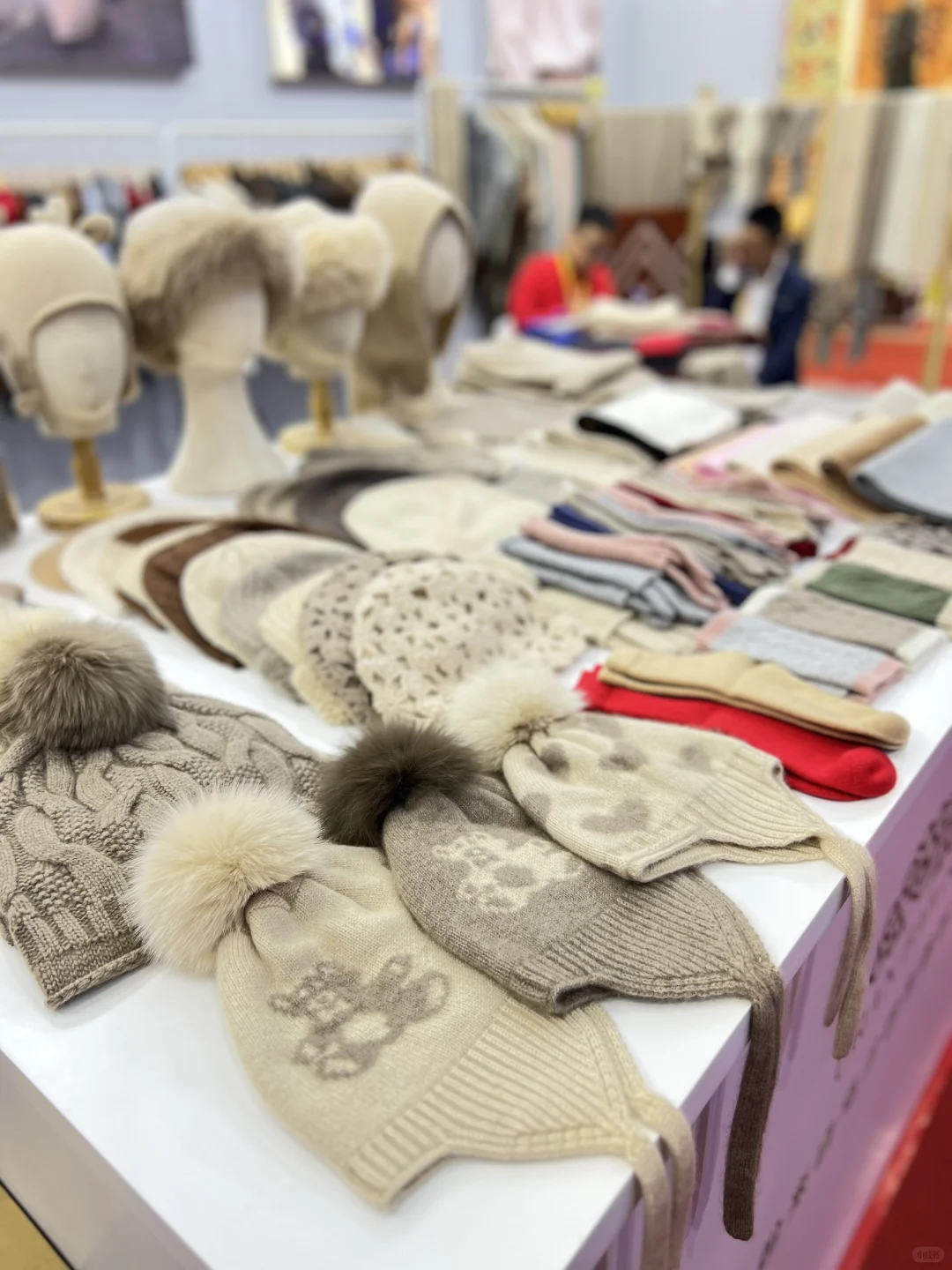 已到达进博会现场，人山人海！