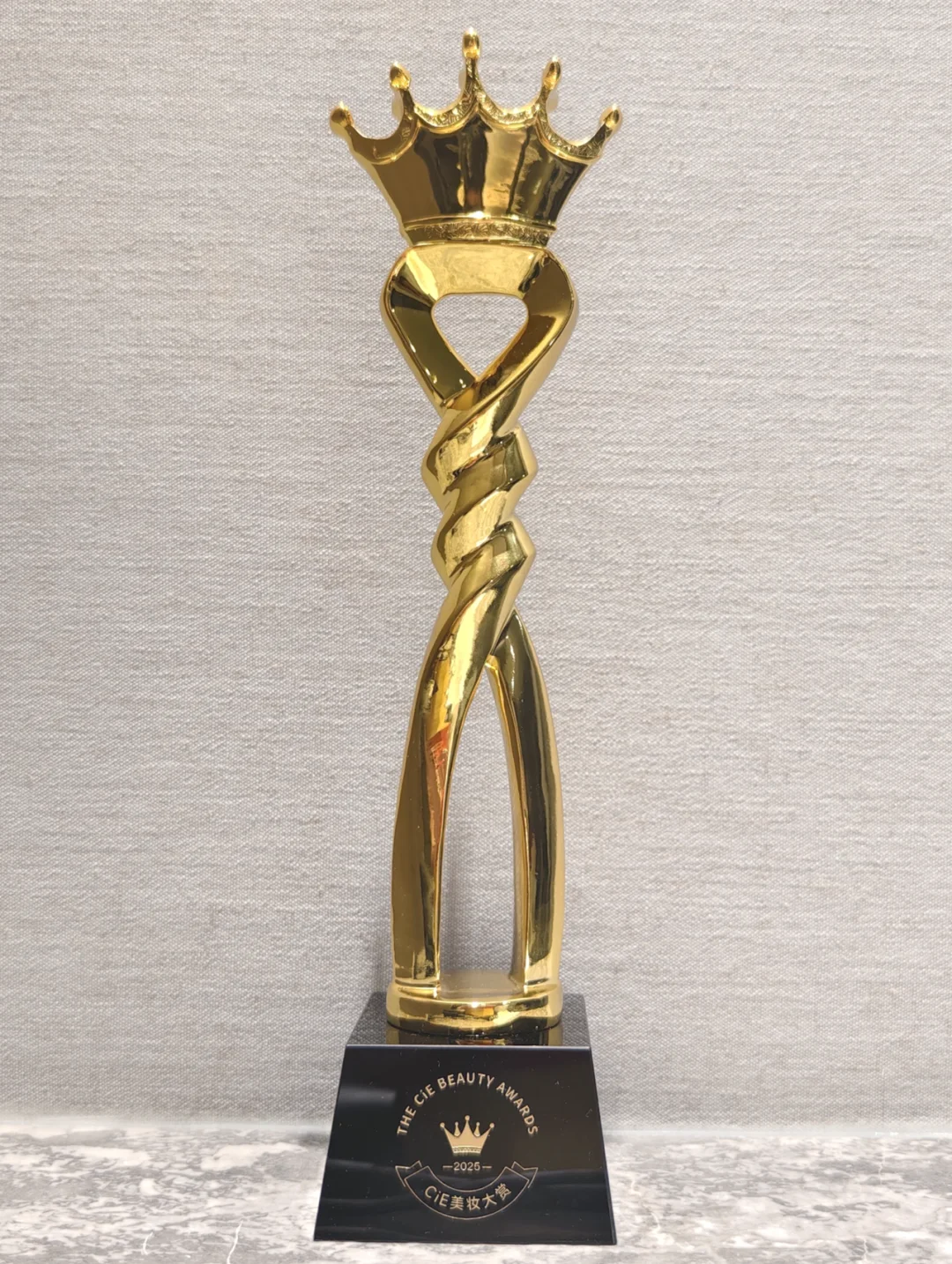 沉浸｜谷雨「万象留白」叩响2025年CiE美妆展