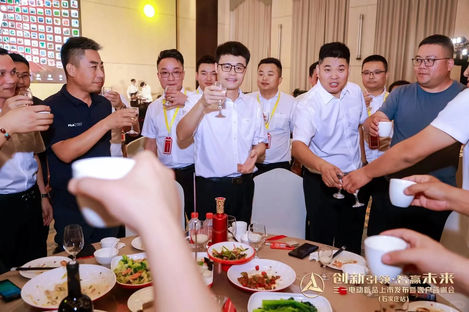 大热天的室外活动?