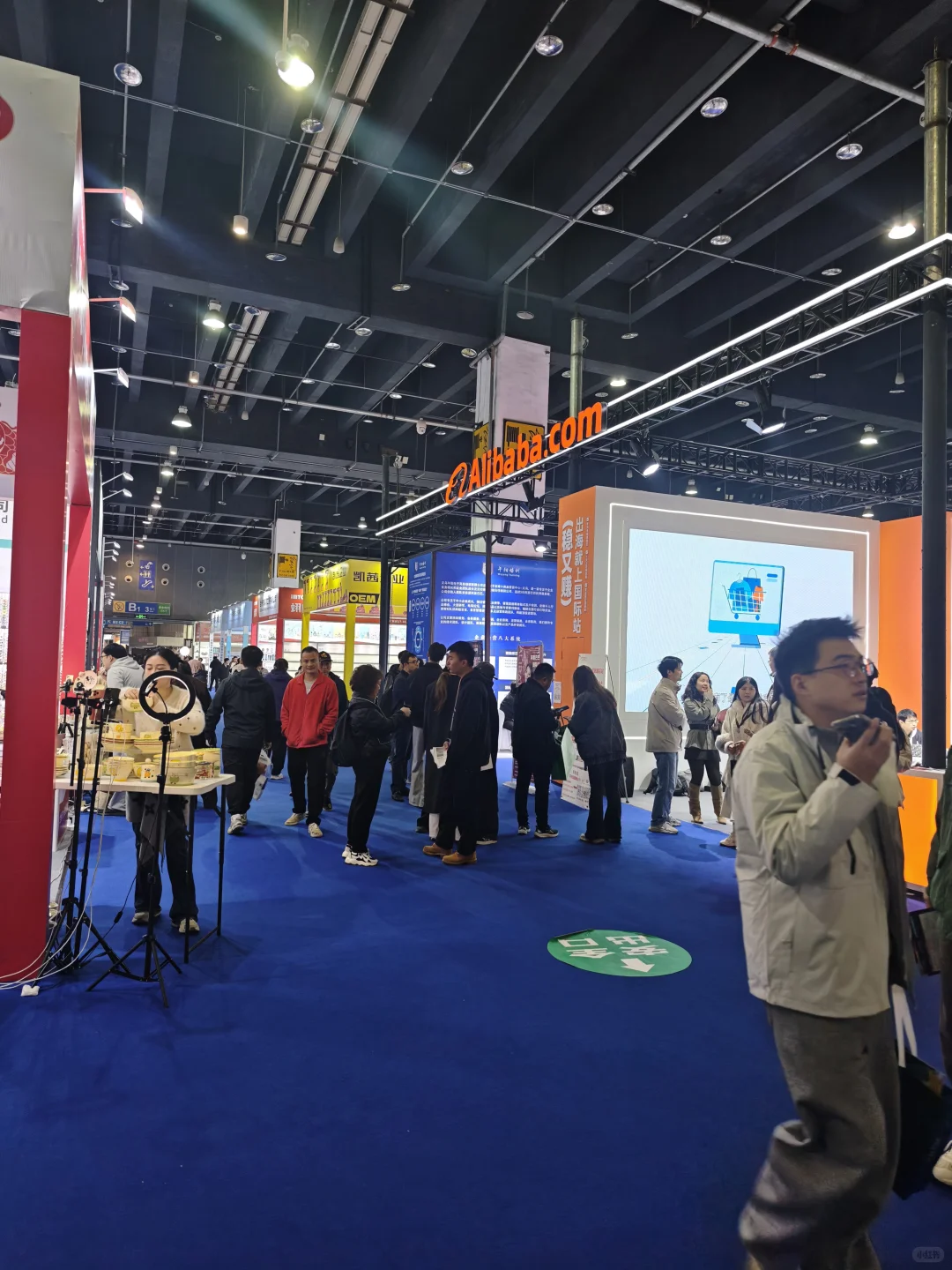 义乌跨境展会上的一天??