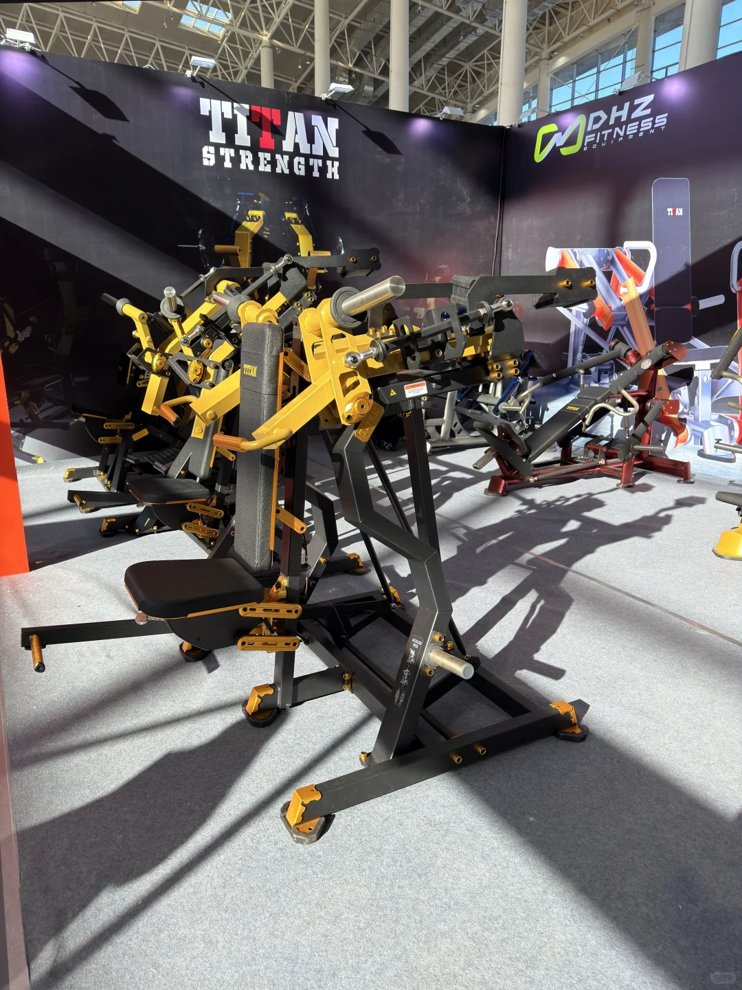 ?打卡圣地！泰坦终极力量器械超出片