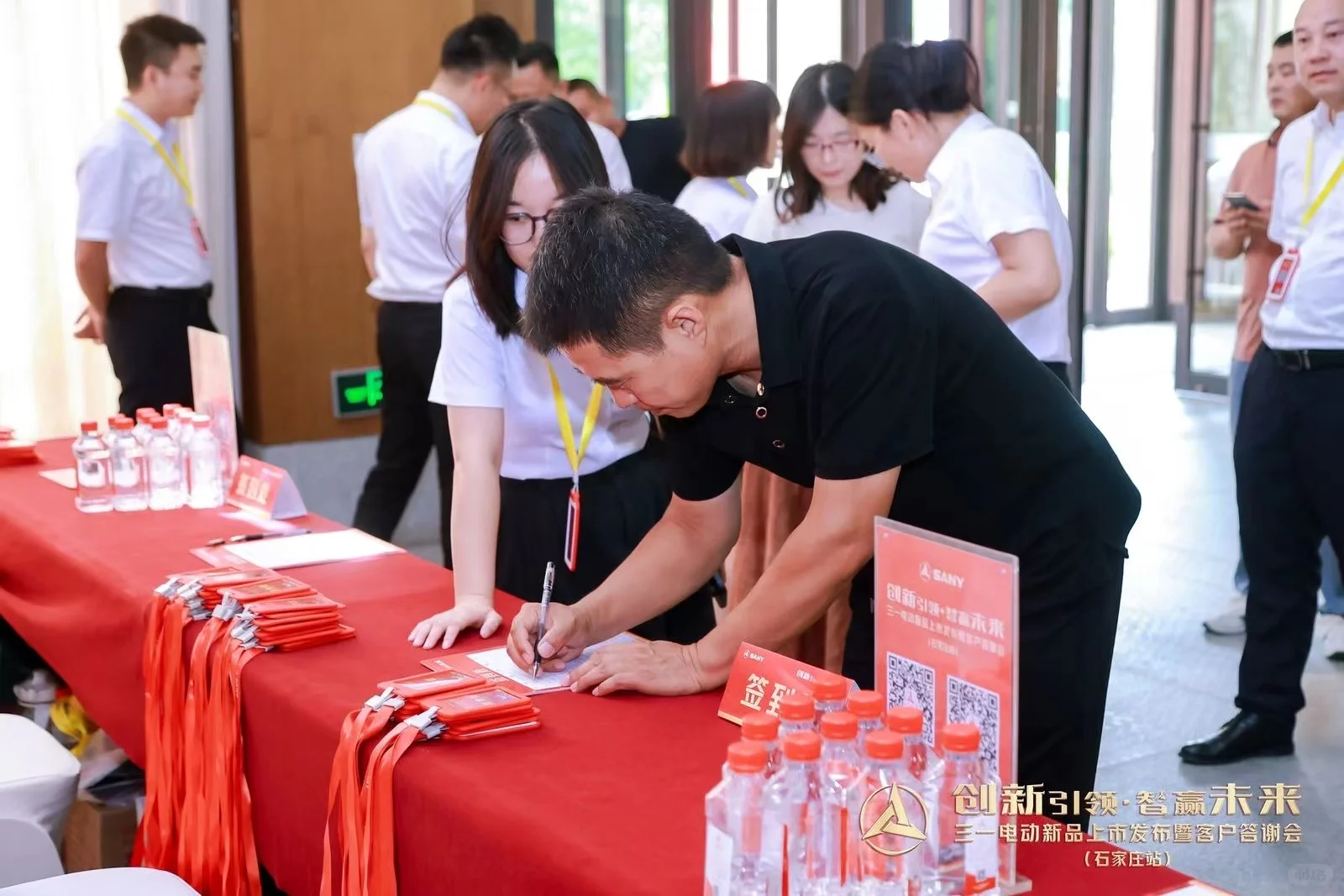 大热天的室外活动?