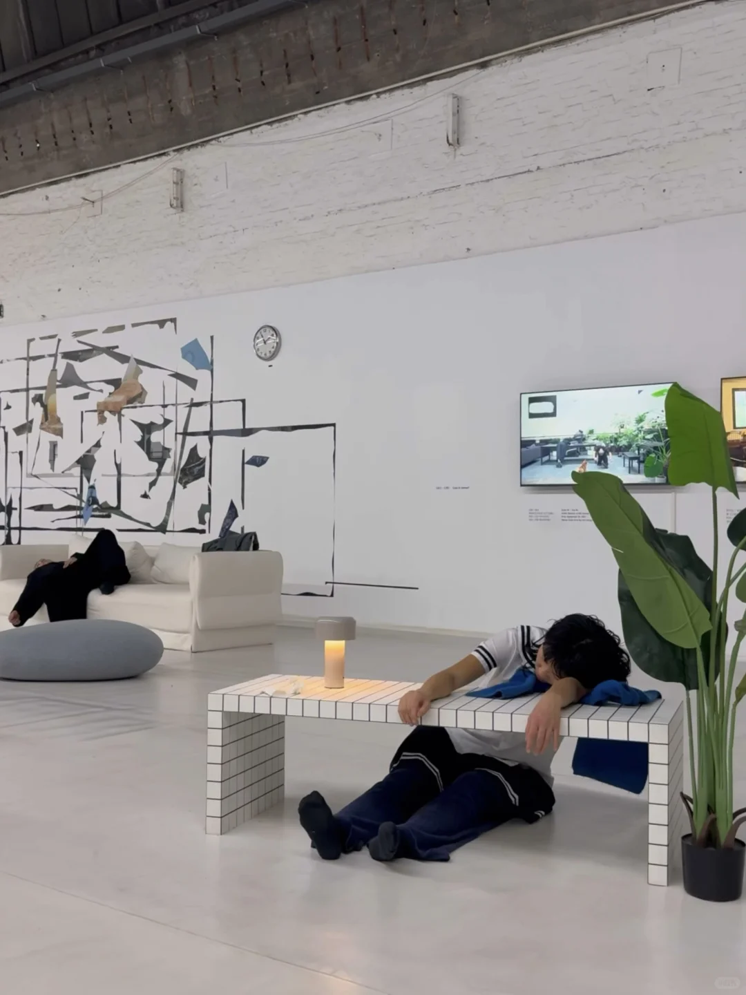 已经沉浸在抽象艺术中不知天地为何物