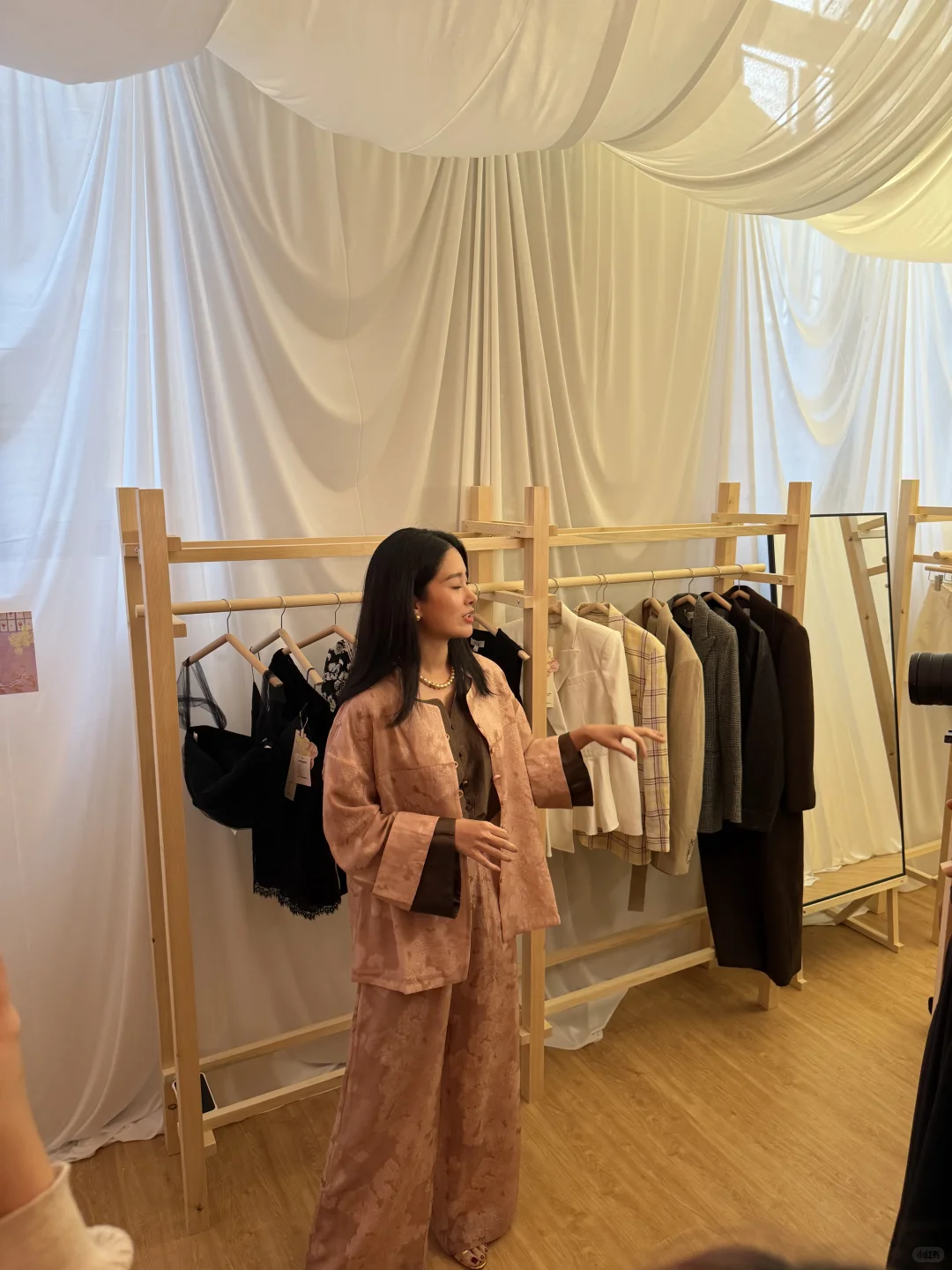 杨采钰环保义卖展