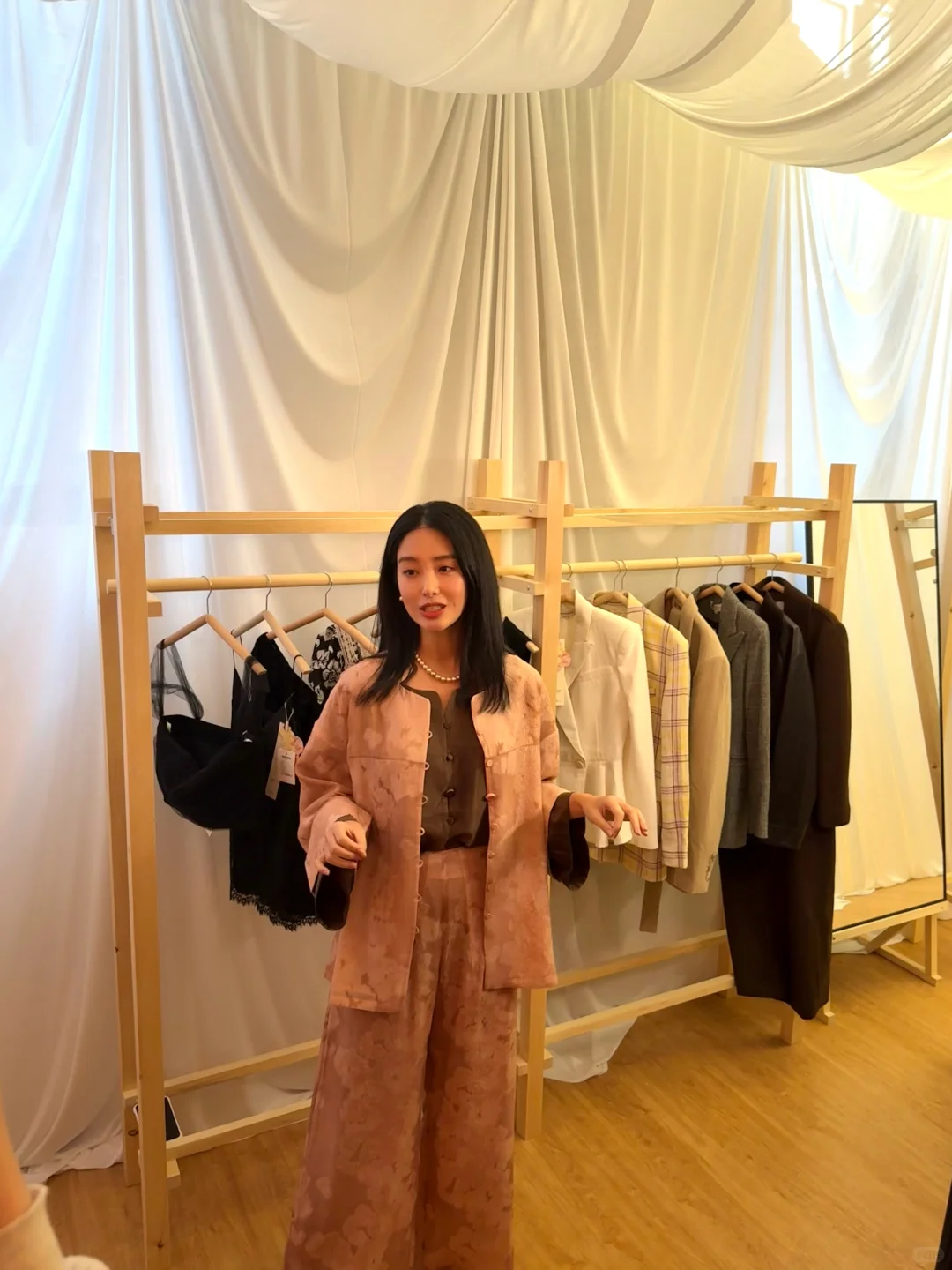 杨采钰环保义卖展