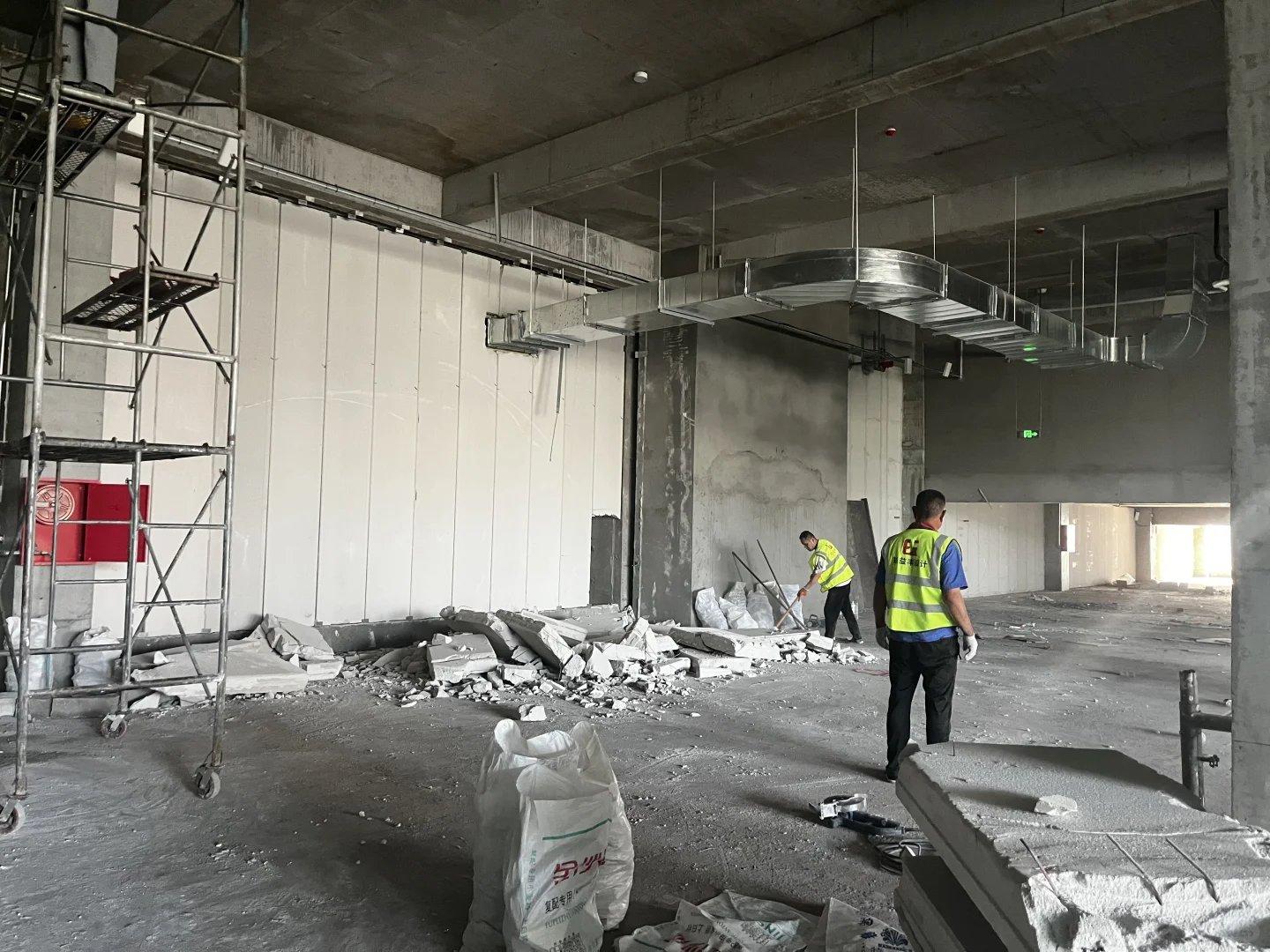 2000平汽车展厅装修