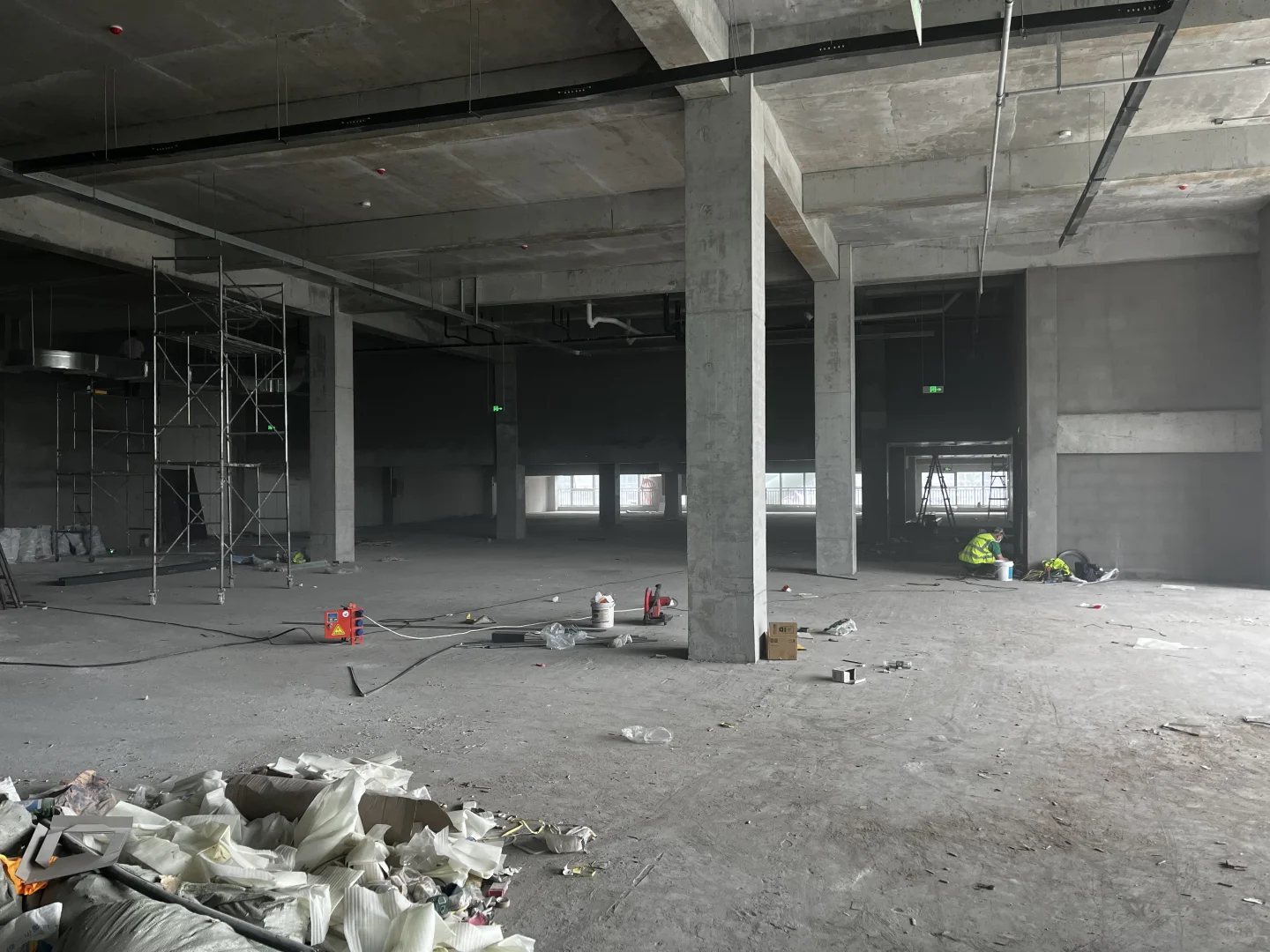 2000平汽车展厅装修