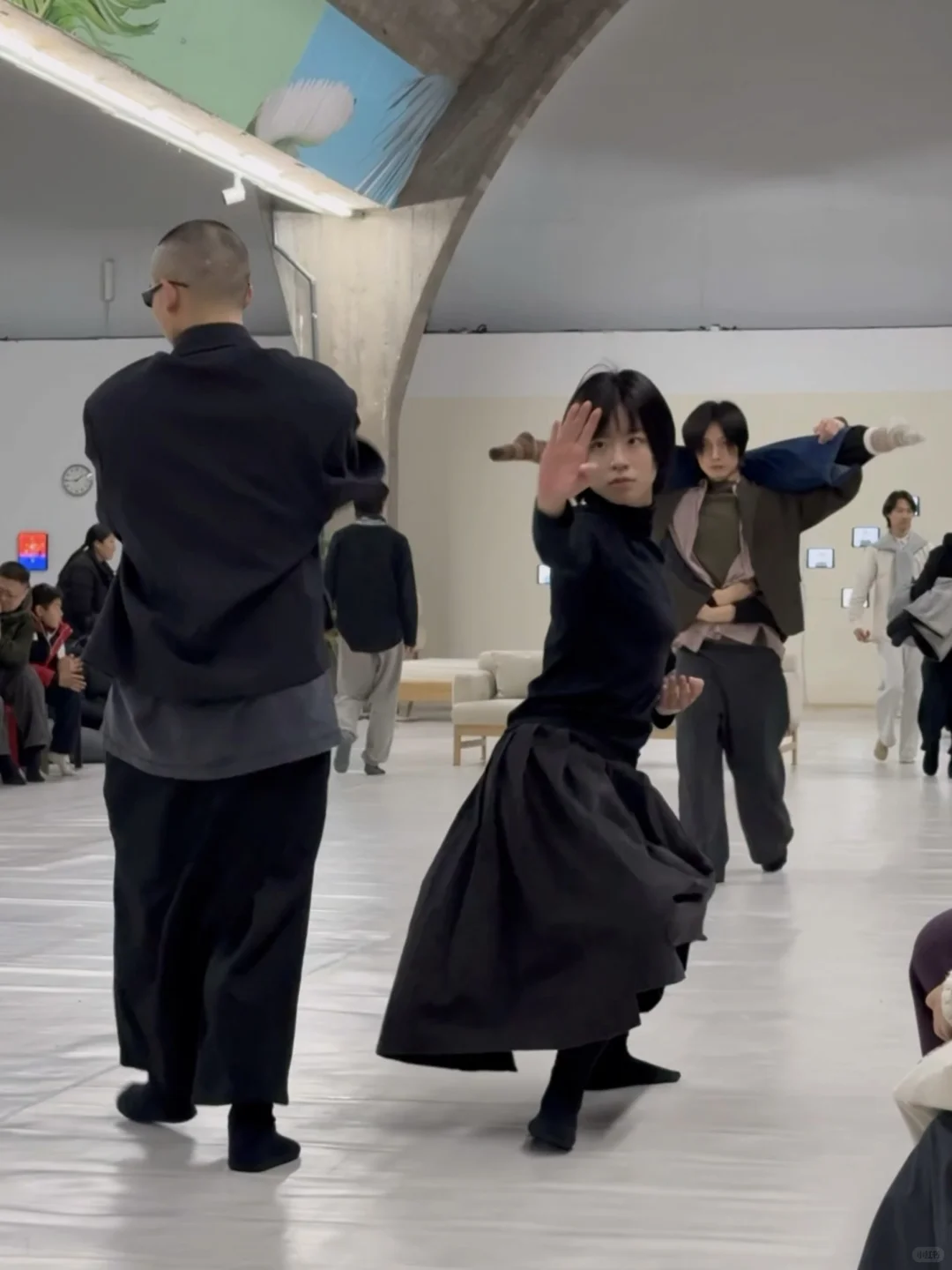 已经沉浸在抽象艺术中不知天地为何物