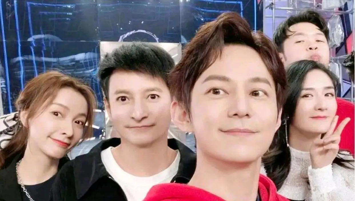 重磅回归！快乐家族五人原班首秀团综，10.2