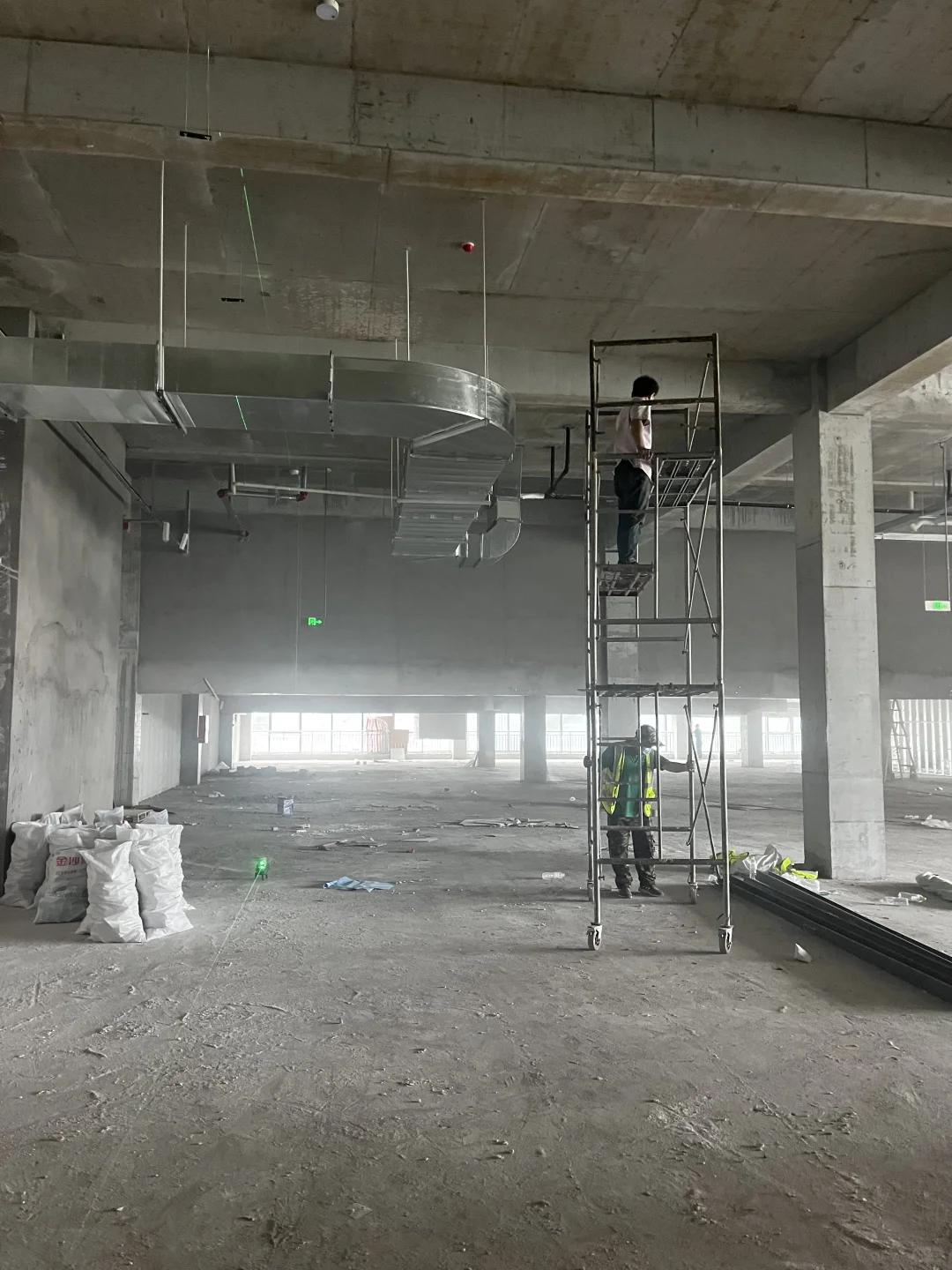 2000平汽车展厅装修