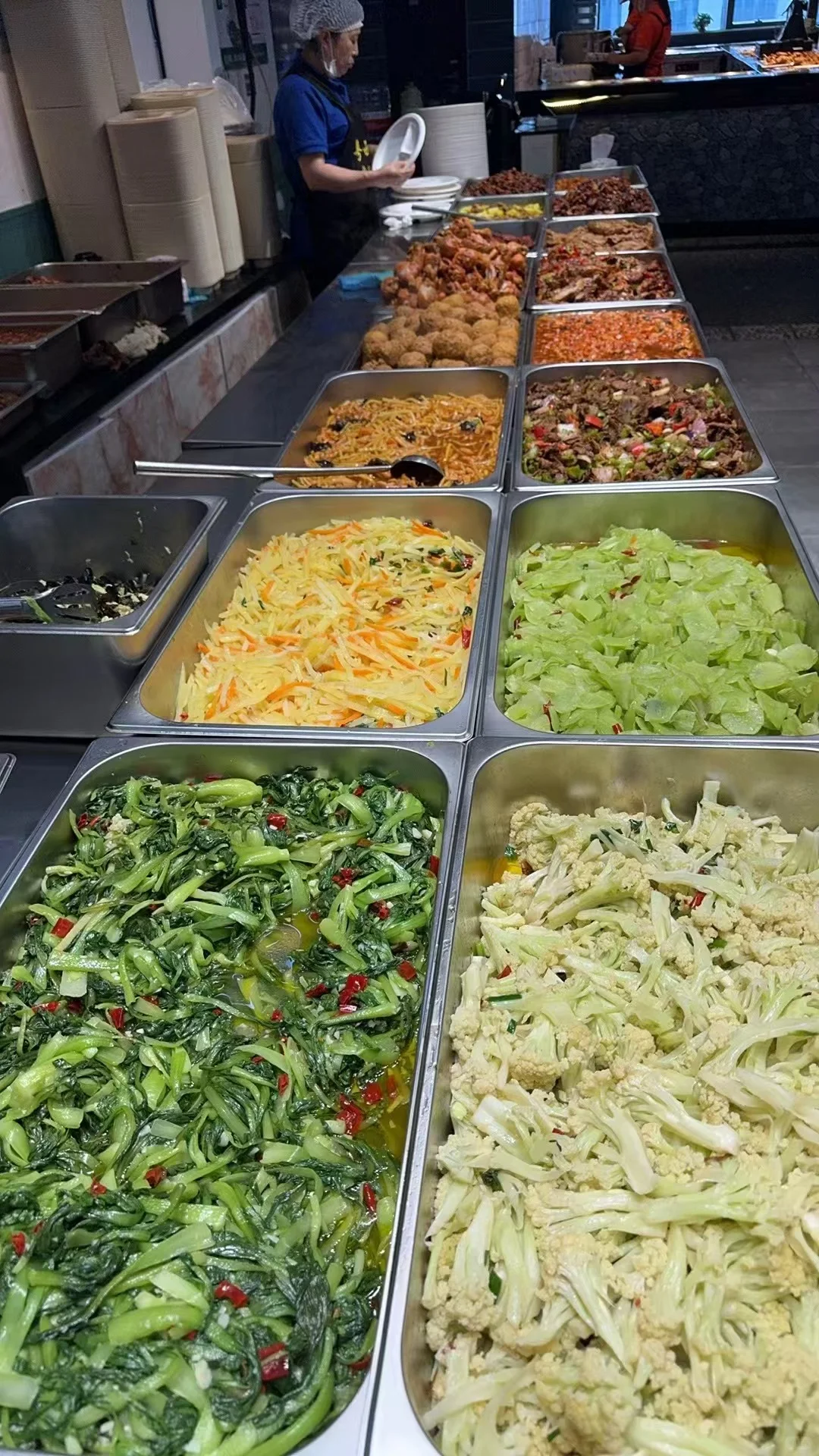 会展中心团餐配送展位，提供发票，馆内餐厅