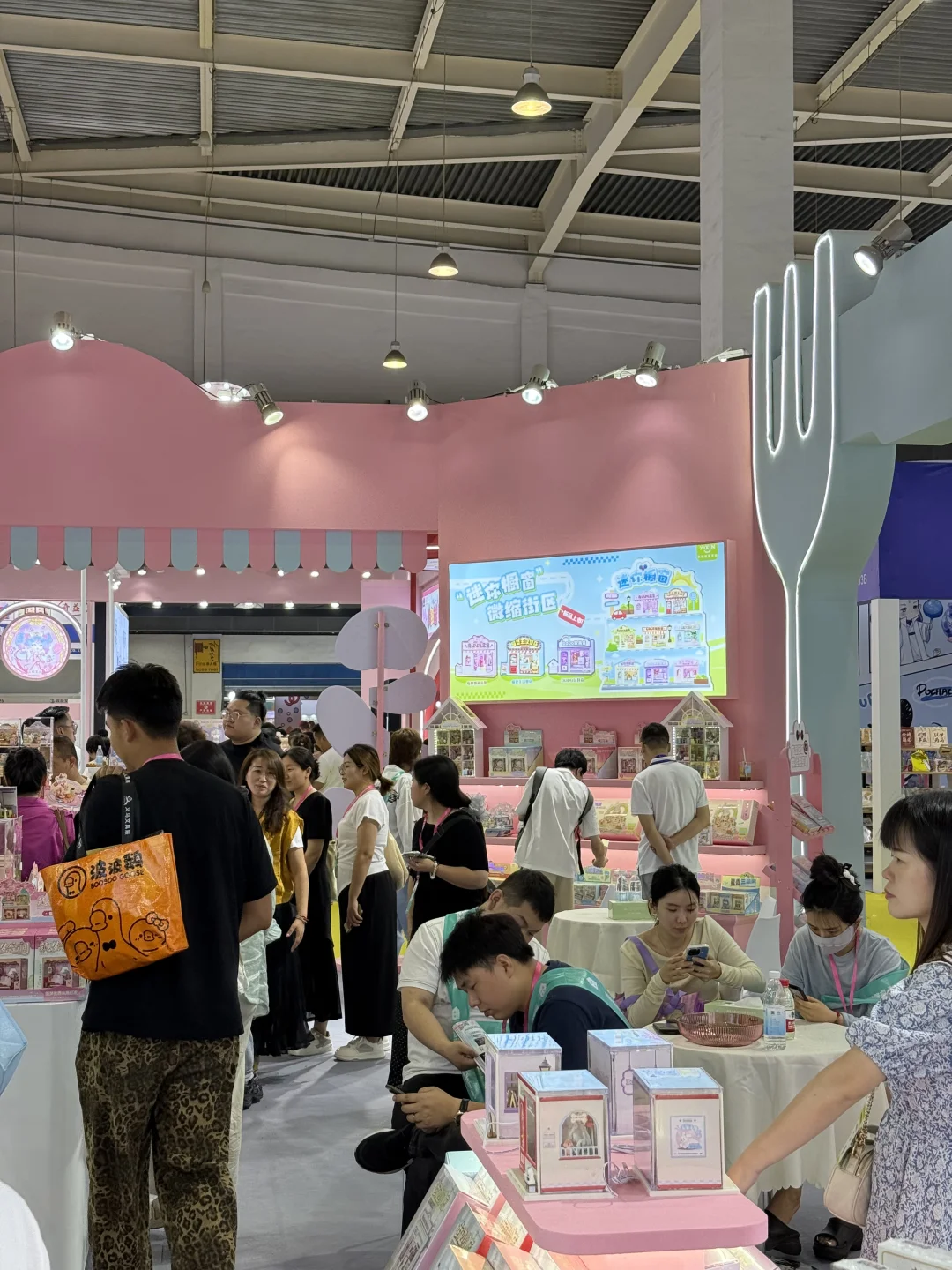 艺馨动漫文创｜2025义乌玩具展第一天?