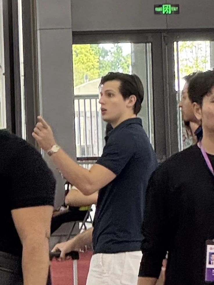 广交会好多帅哥美女