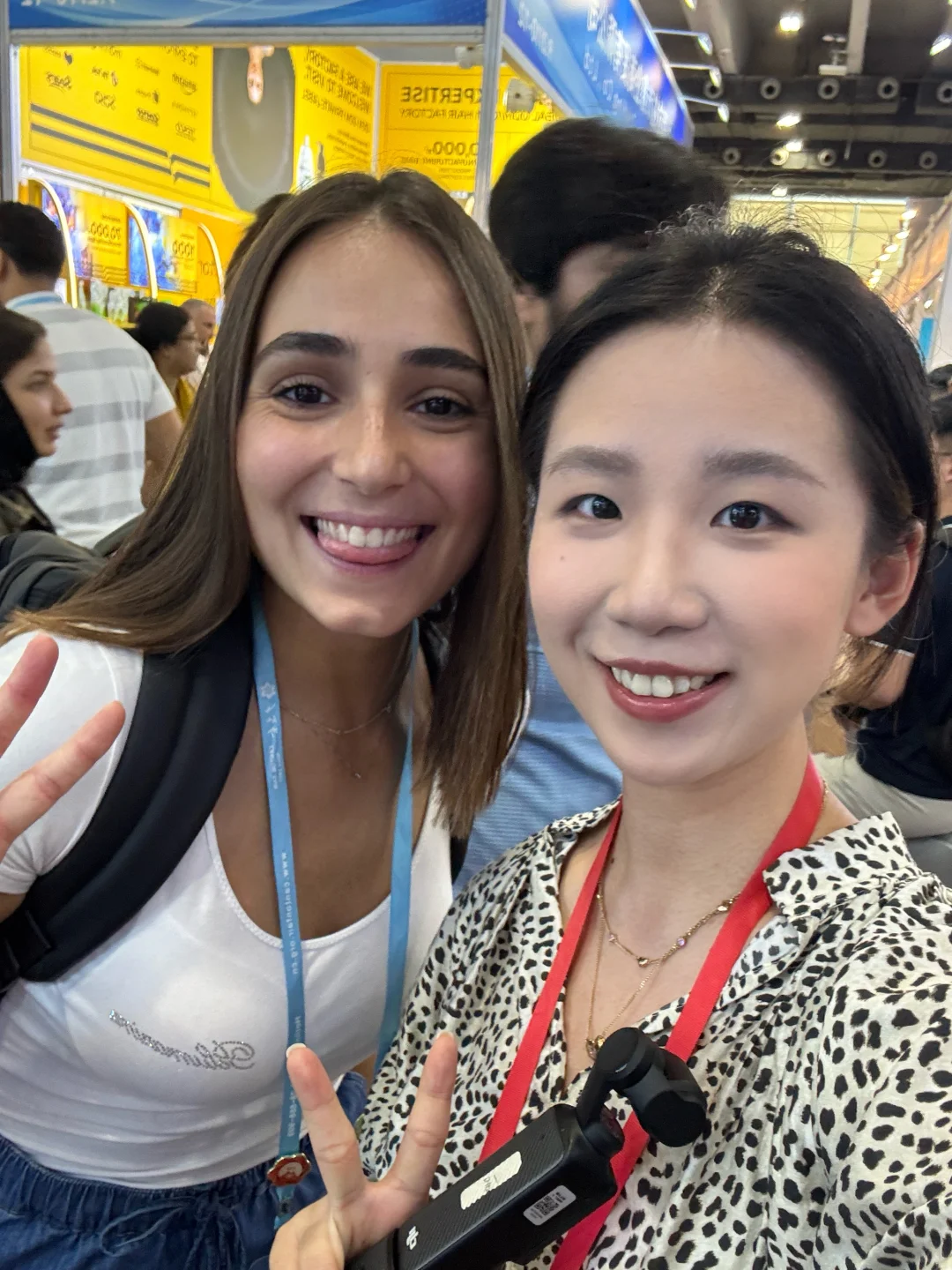 广交会好多帅哥美女