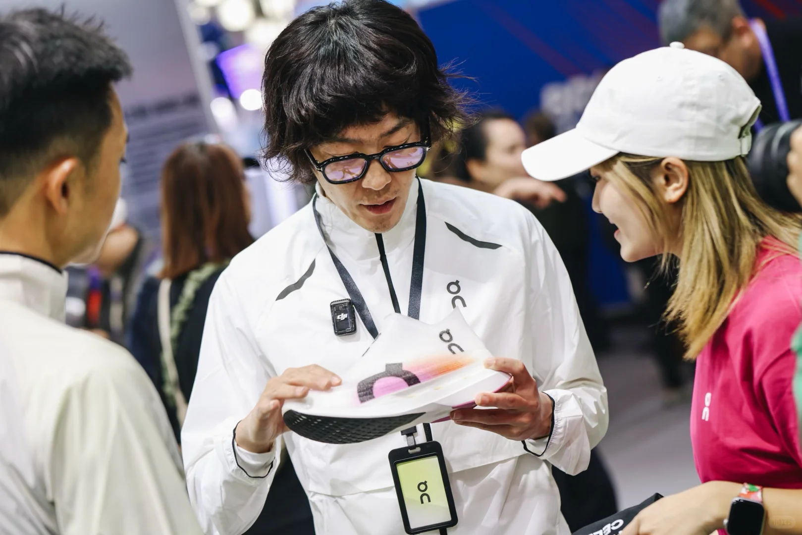 体博会?‍♀️在姜思达边上乖巧的像只小猫?