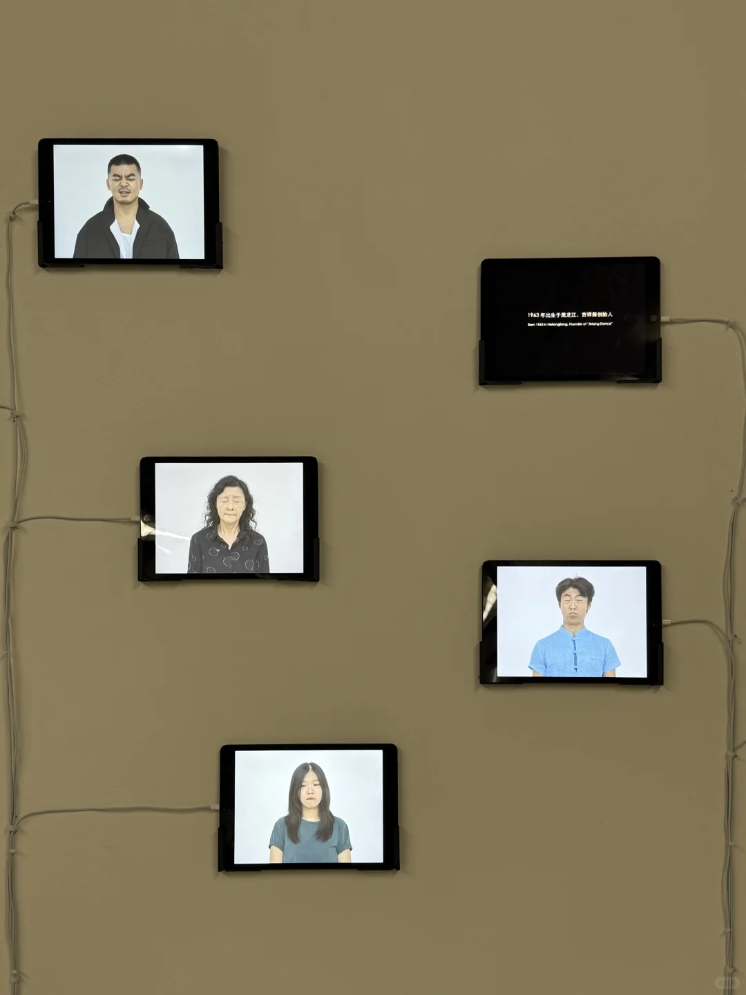 已经沉浸在抽象艺术中不知天地为何物