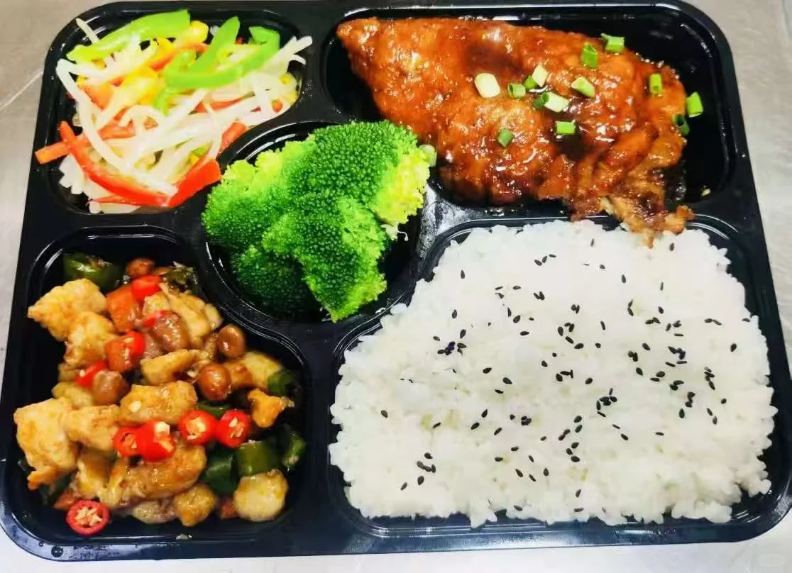 会展中心团餐配送展位，提供发票，馆内餐厅