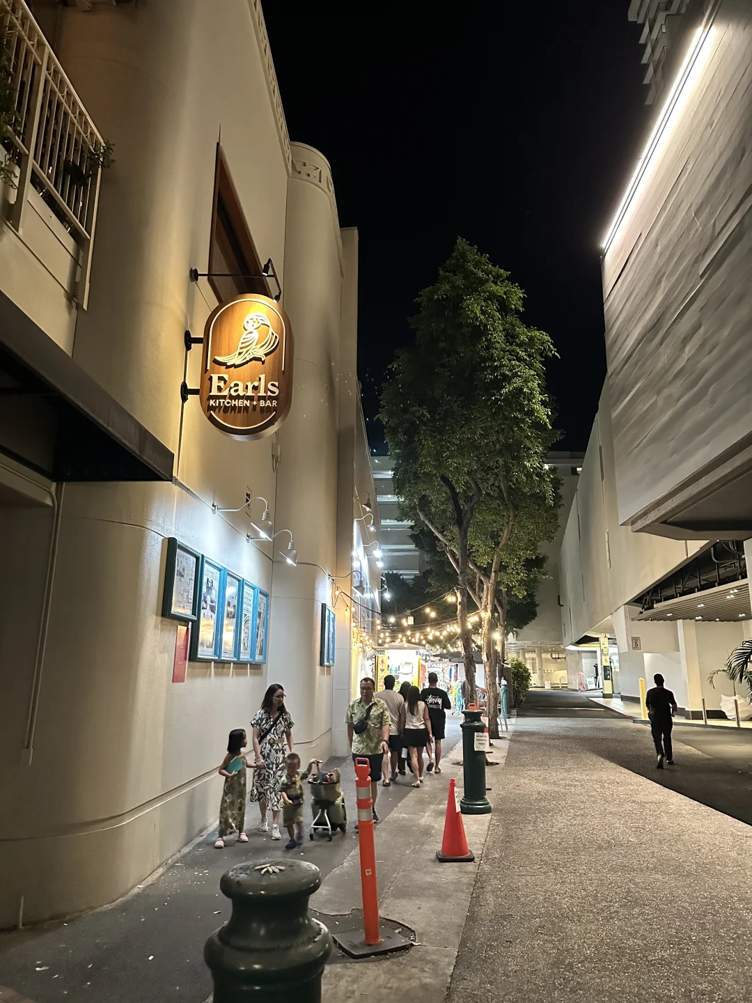 藏在威基基主街的“义乌小商品市场”