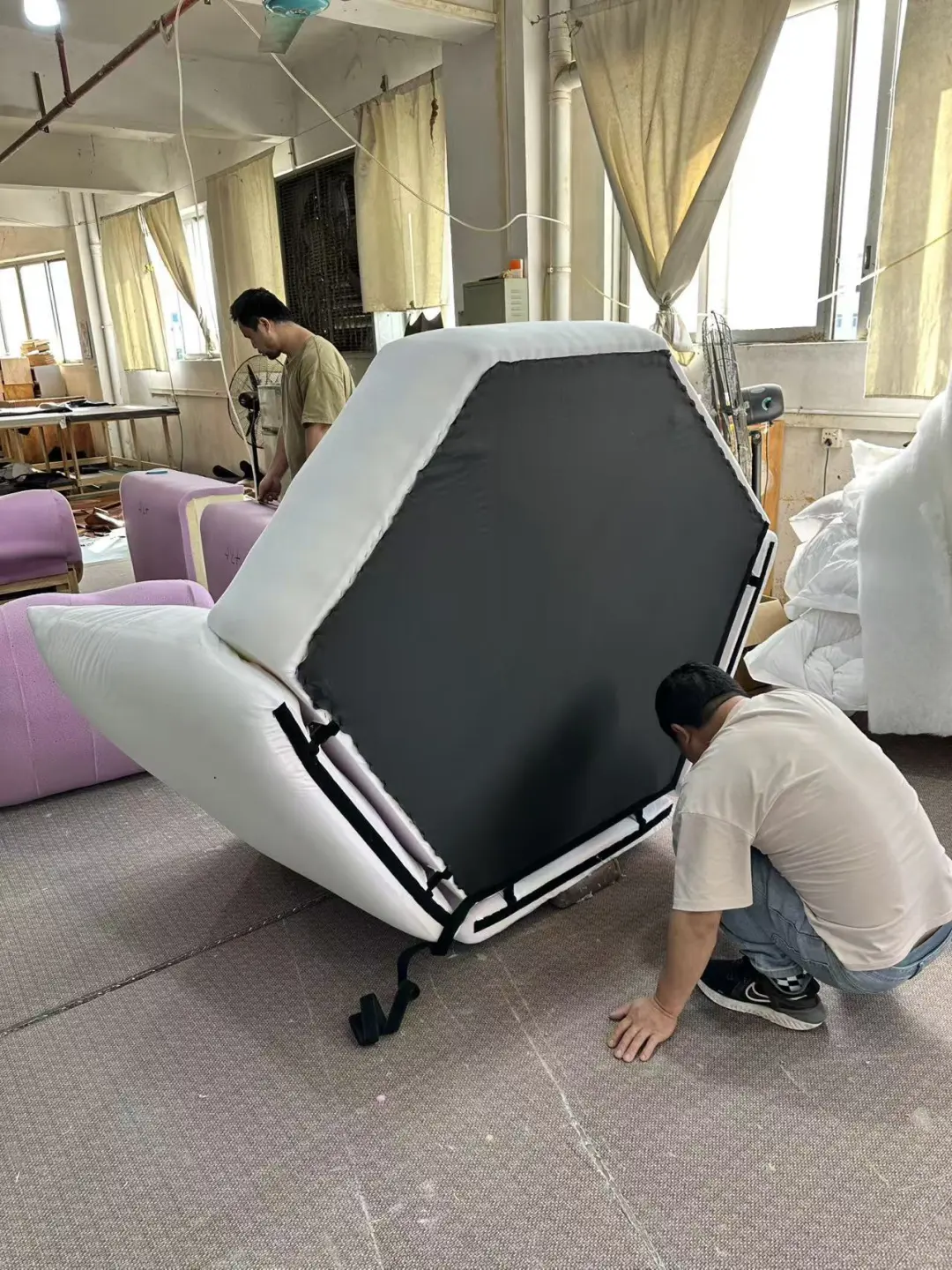 偷拍花瓣沙发生产线！从内到外扒光给你看