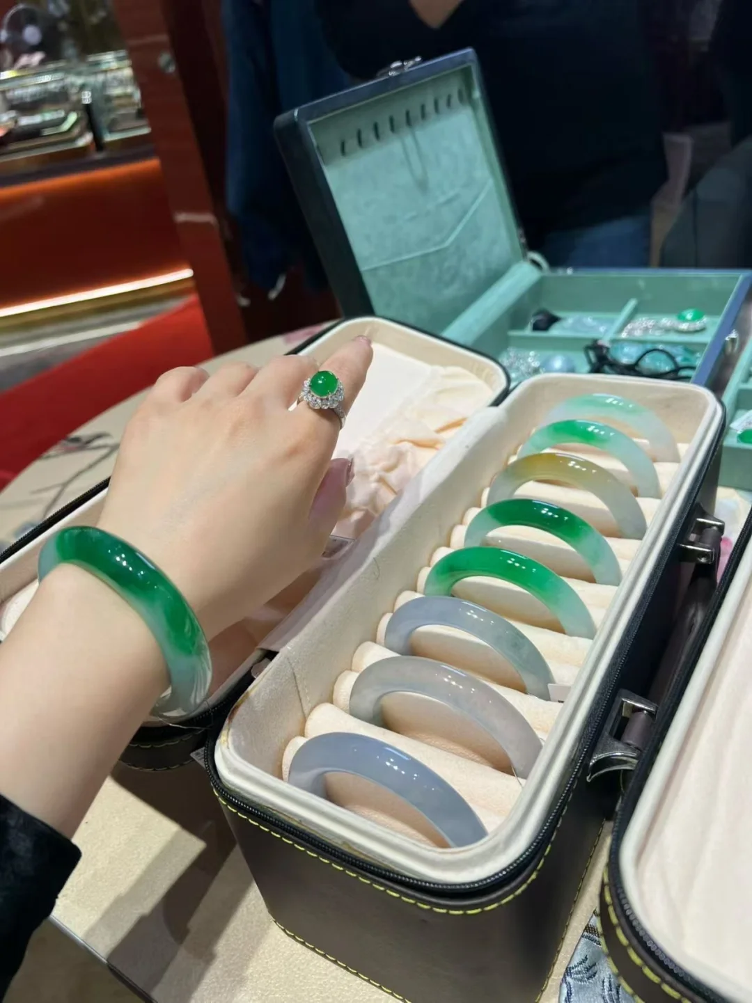在长春花小钱捡漏万元翡翠镯也太香了！