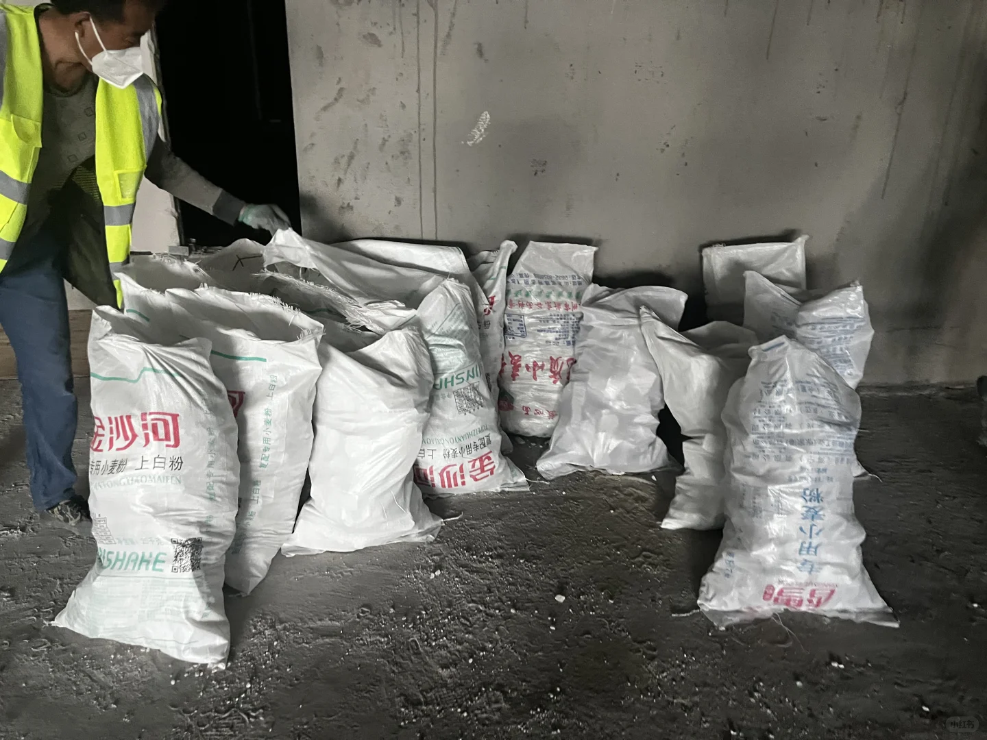 2000平汽车展厅装修