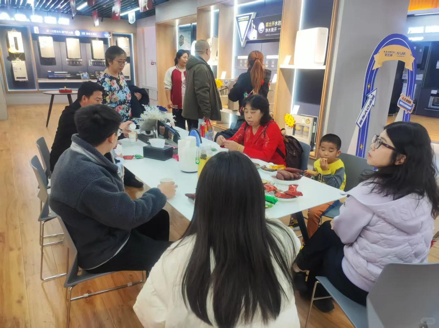 来看一波展会有多热闹吧！