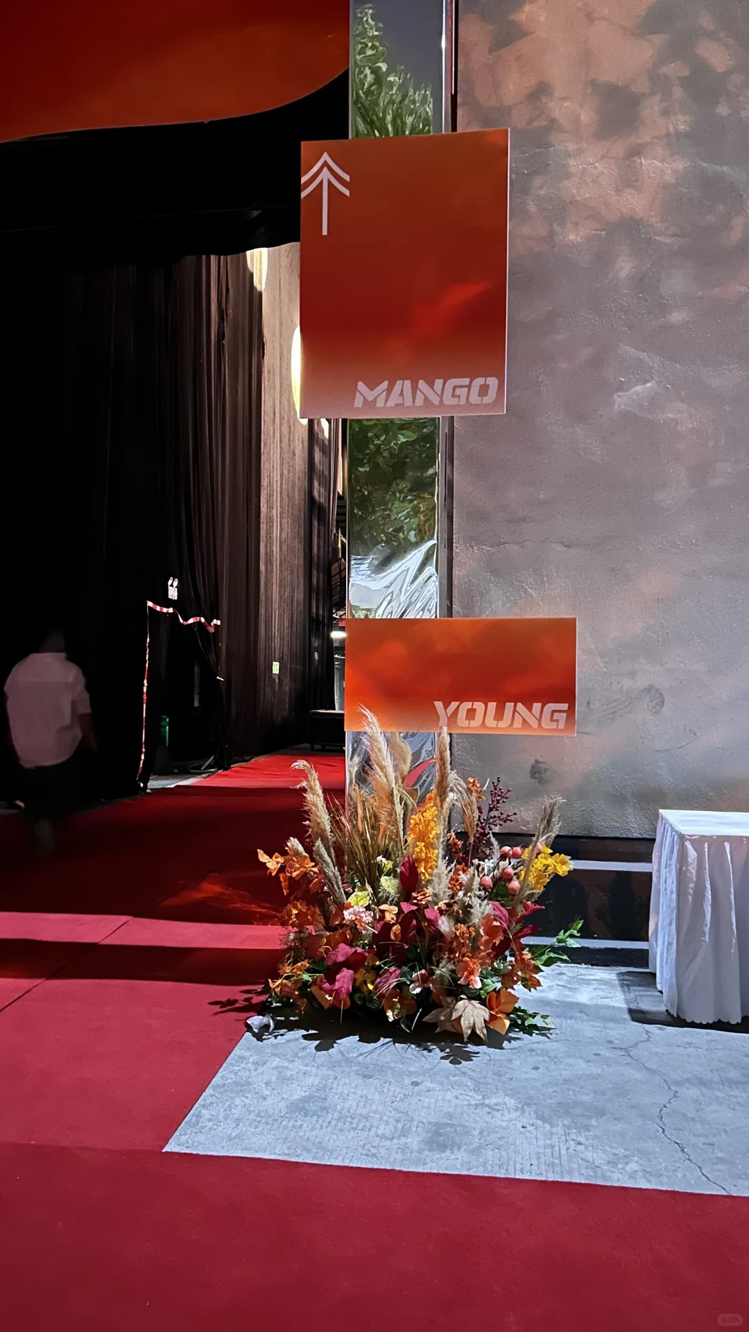 2025芒果秋季招商大会秋色芒果橙花艺布置