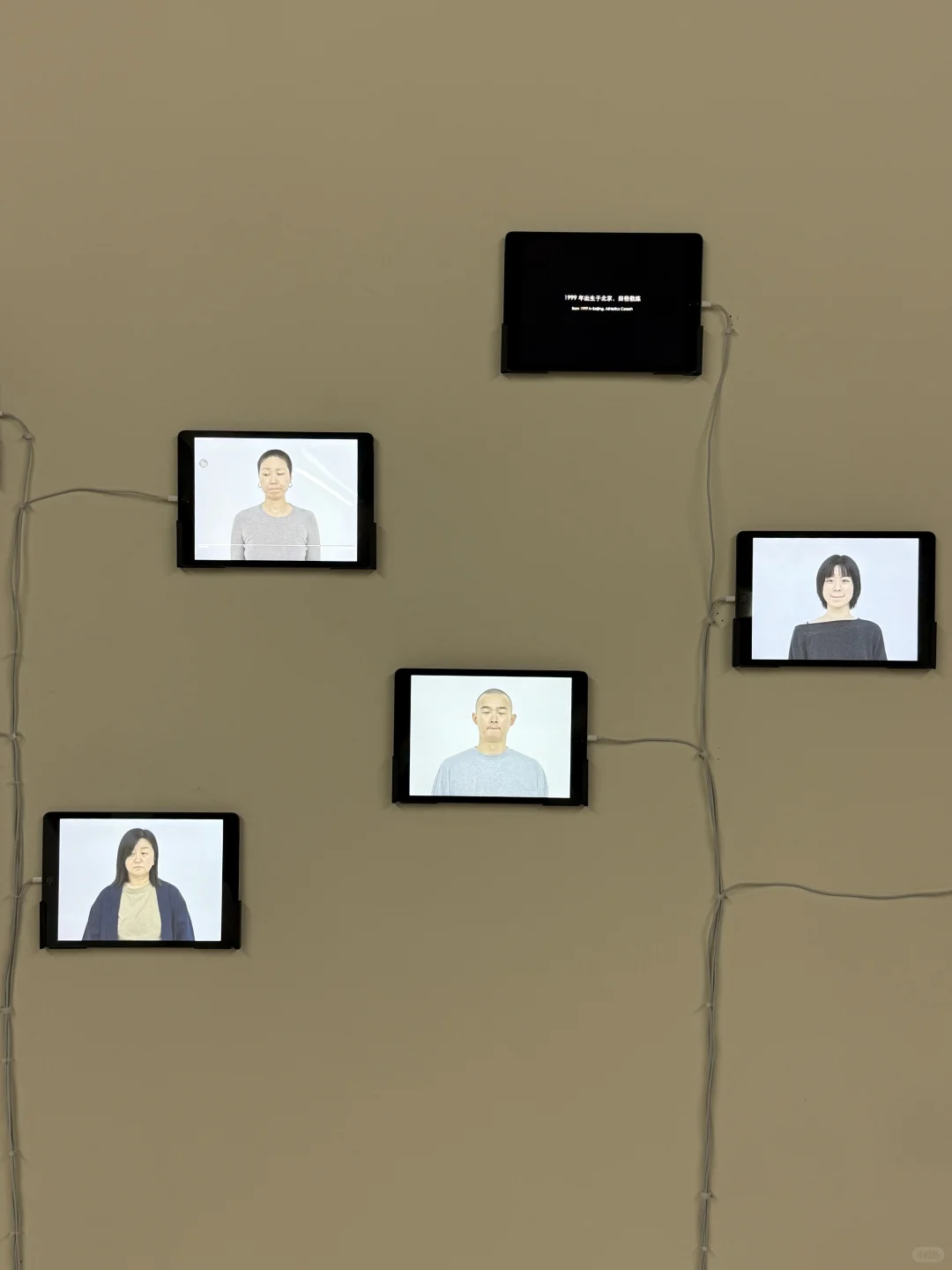 已经沉浸在抽象艺术中不知天地为何物