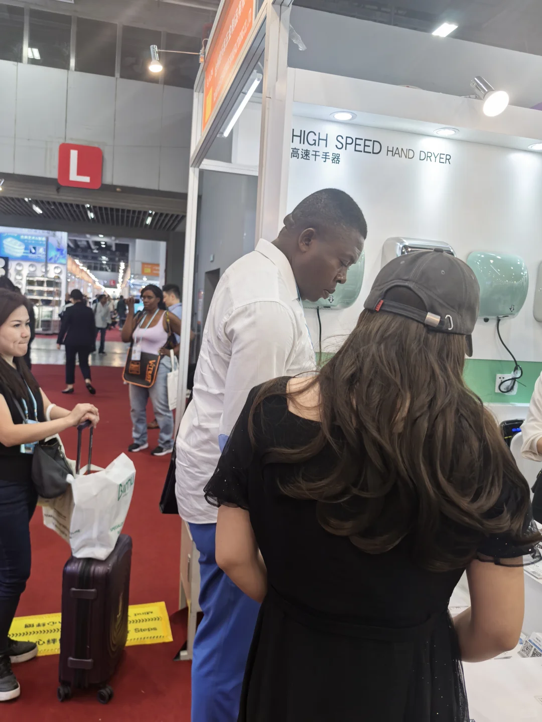 广交会二期第一天忙不停