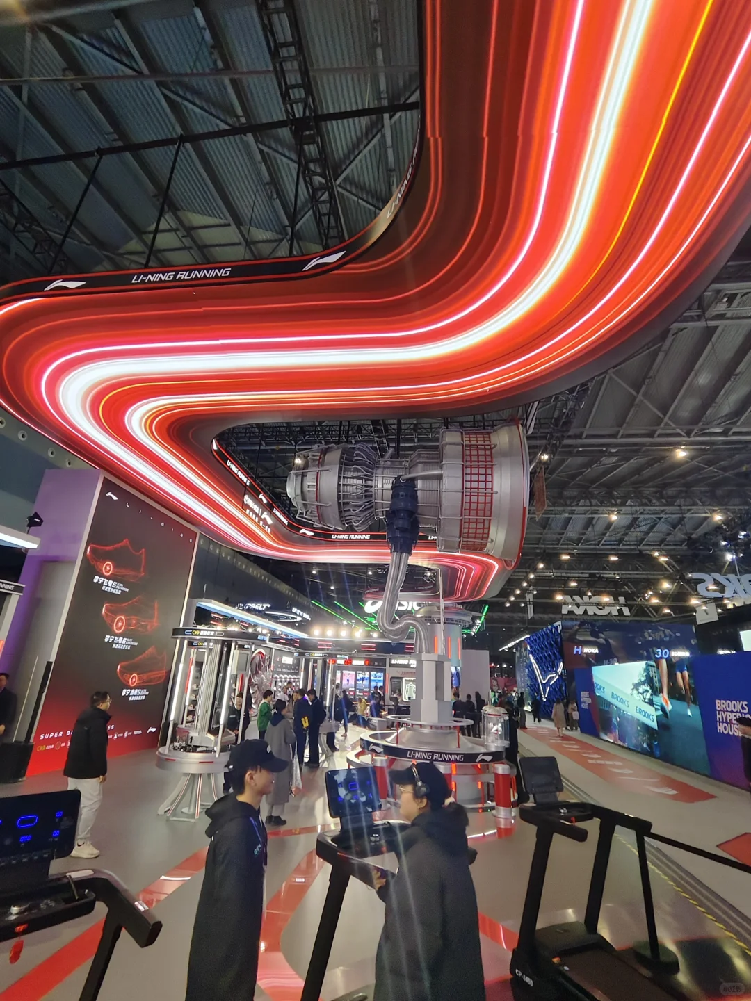 光绘展台，给工业展一个艺术腔调