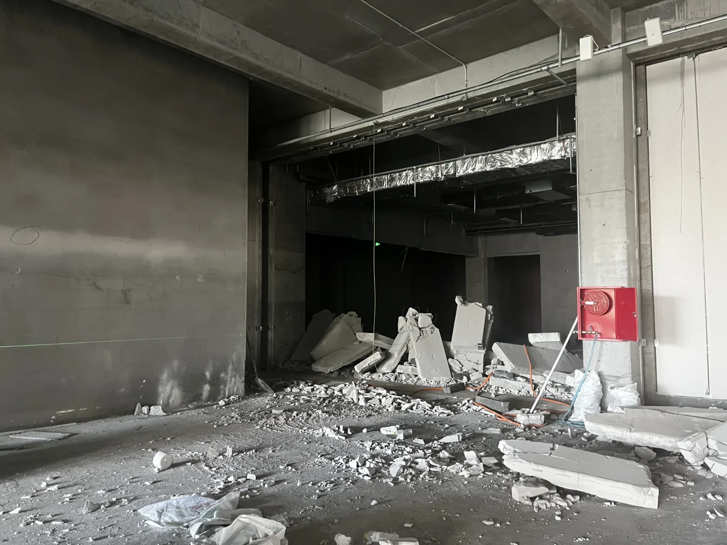 2000平汽车展厅装修