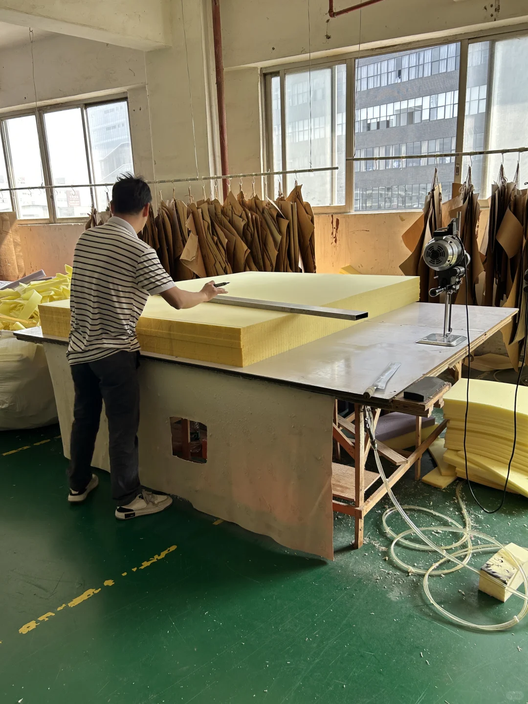 偷拍花瓣沙发生产线！从内到外扒光给你看