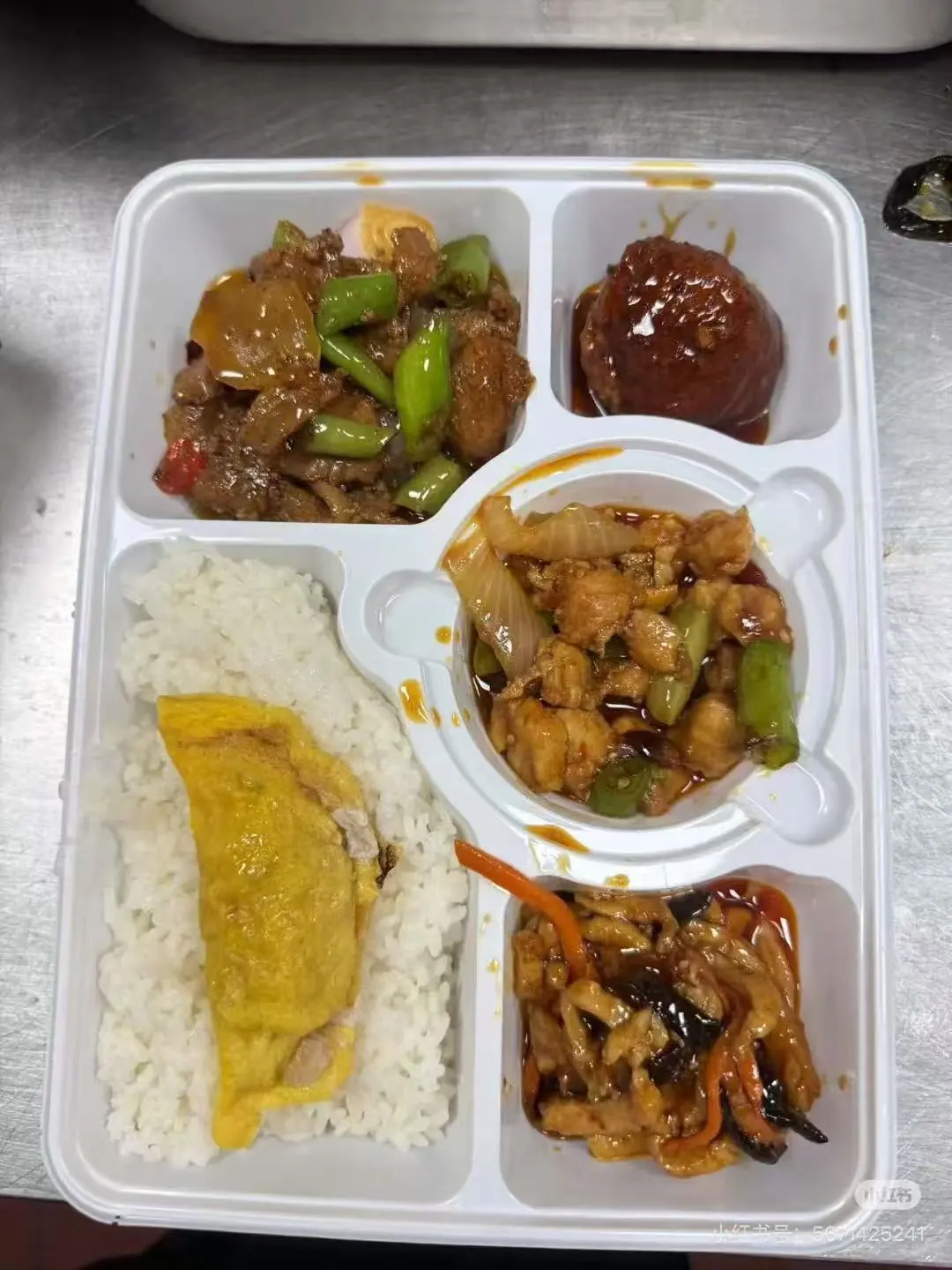 会展中心团餐配送展位，提供发票，馆内餐厅