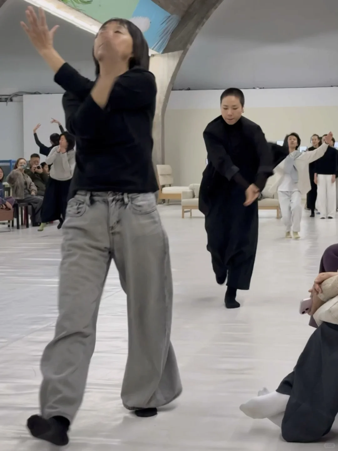 已经沉浸在抽象艺术中不知天地为何物