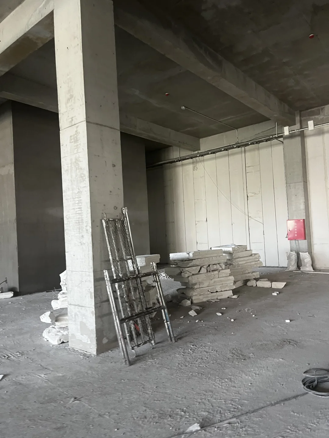 2000平汽车展厅装修