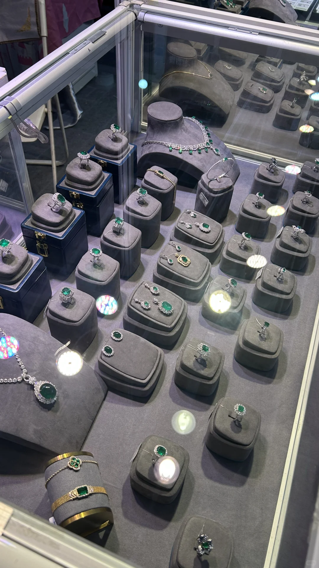 上海世博展览馆浦东新区珠宝展今天第一天啦