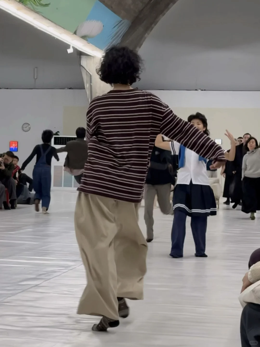 已经沉浸在抽象艺术中不知天地为何物