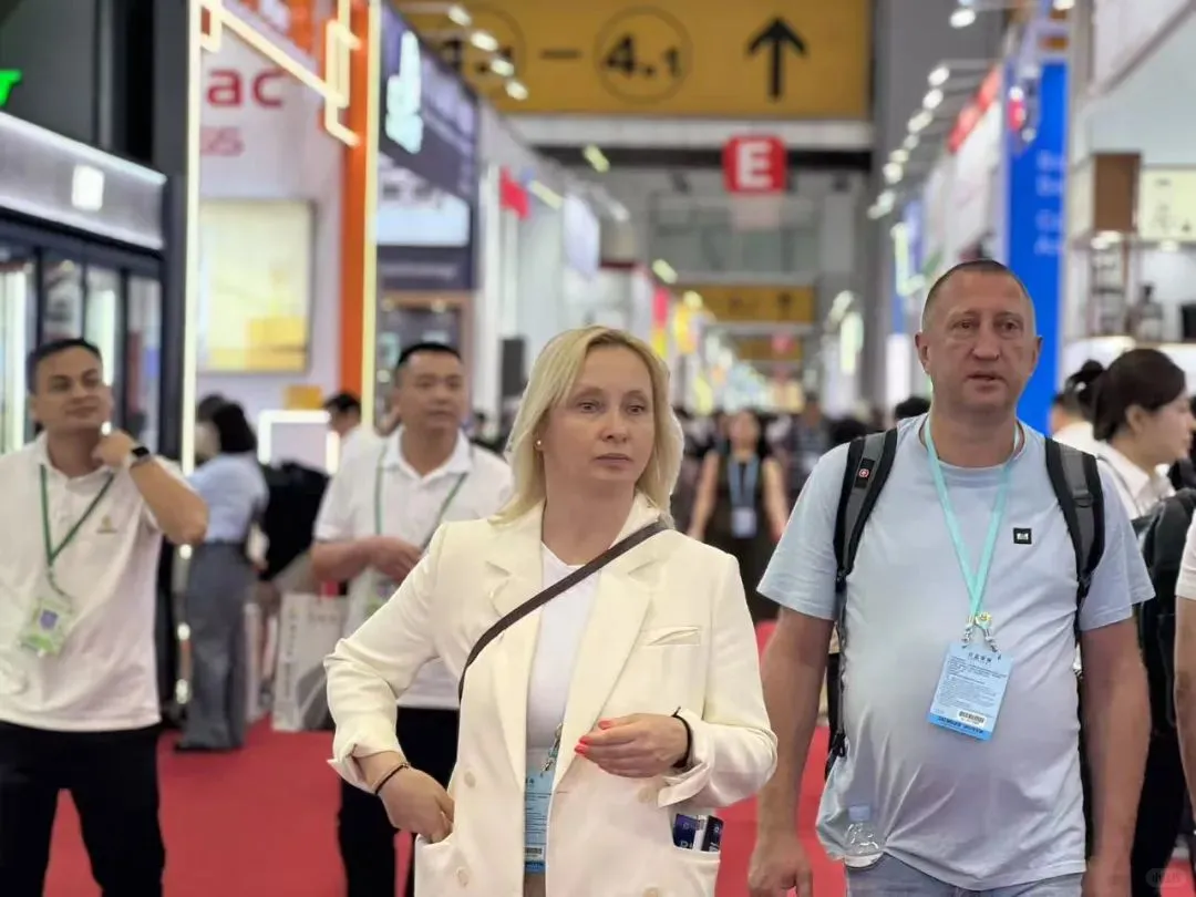 广交会首日!看看买家都多不多,都来自哪里