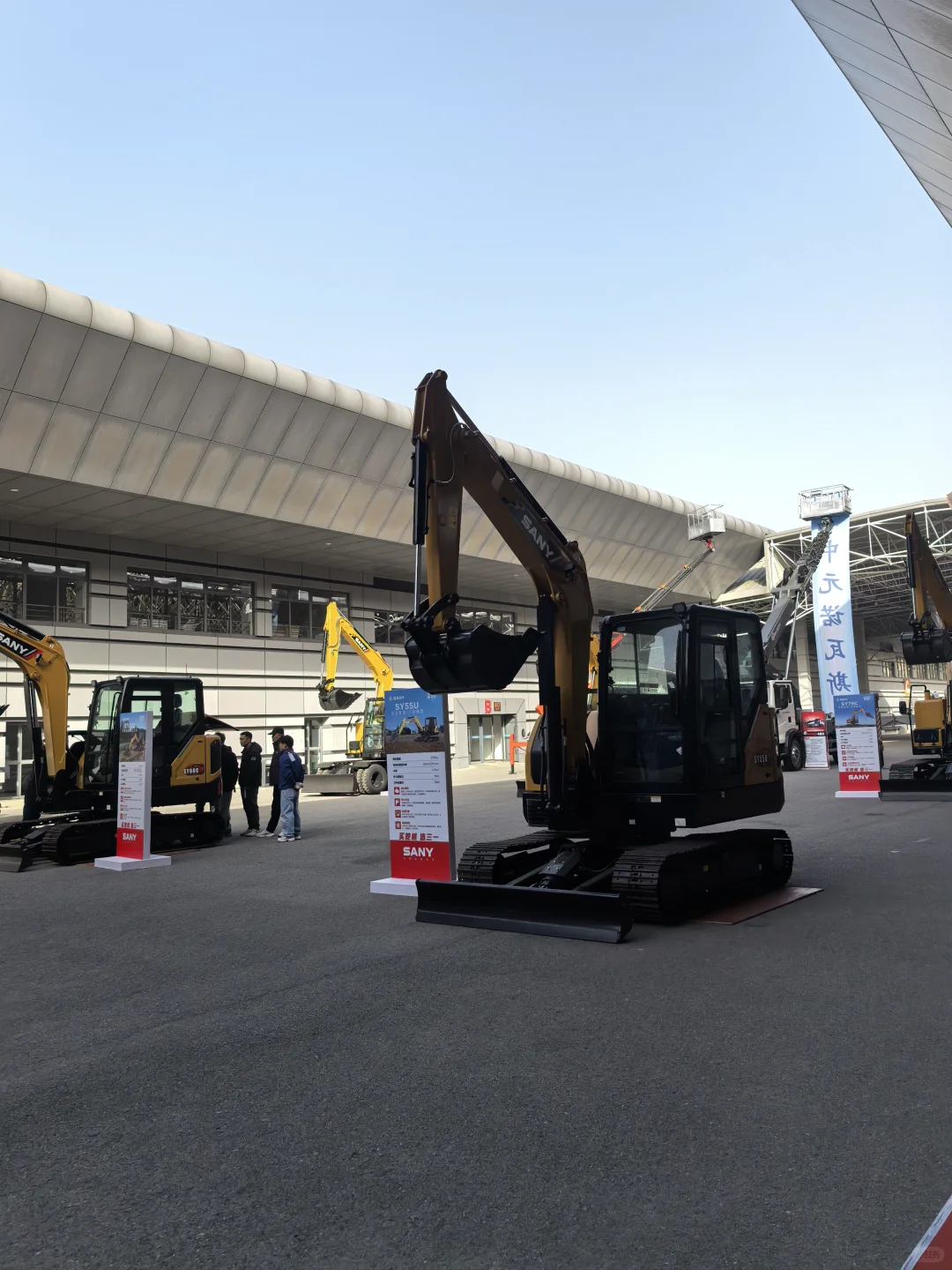 千万别带娃来这个机械展！踩大雷了?