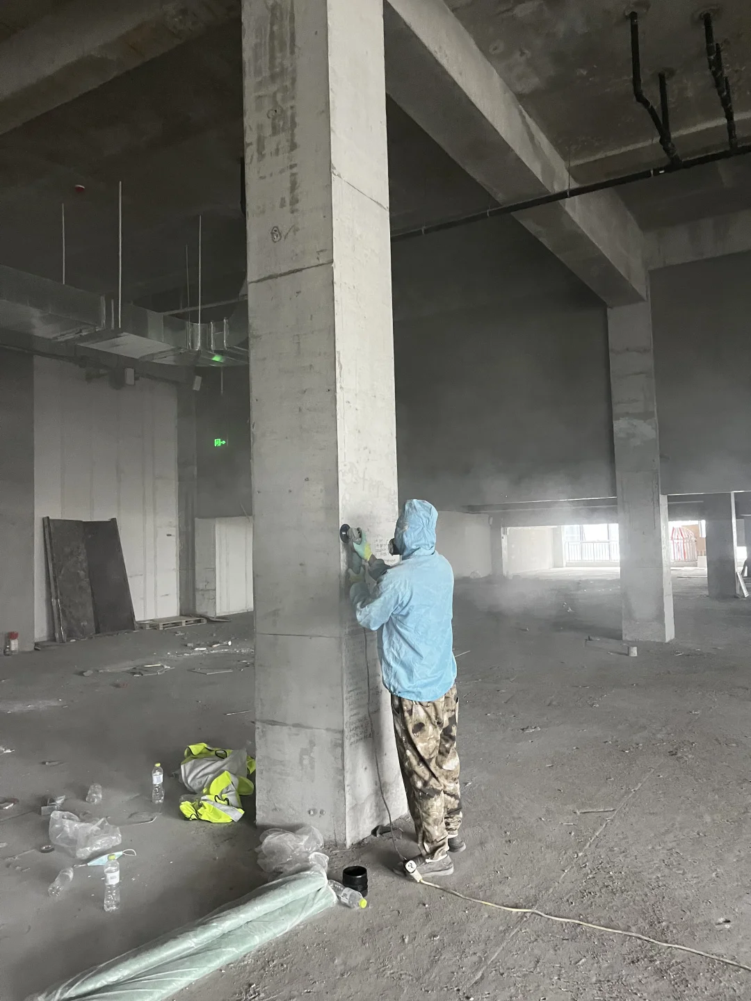 2000平汽车展厅装修