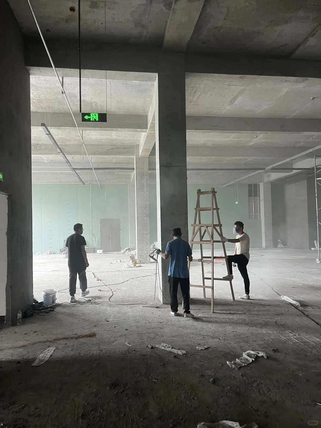 2000平汽车展厅装修