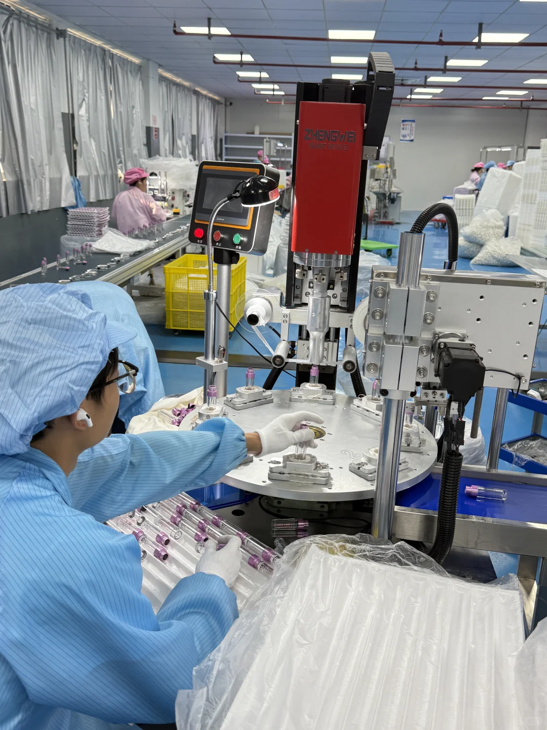 忙忙碌碌的化妆品车间~