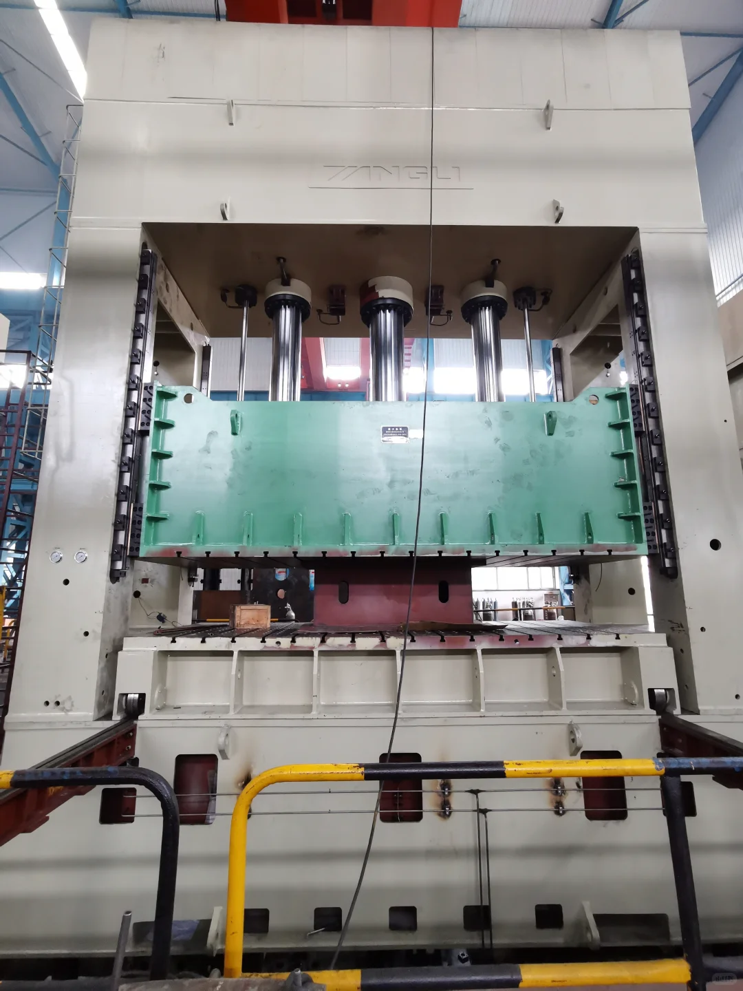 扬力集团-专业金属成型设备制造商