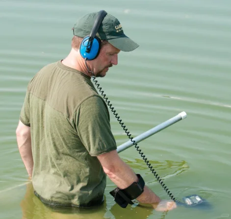 金属探测器的多功能世界：从安检到水下探险
