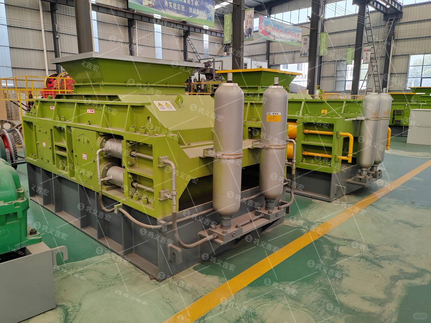 1510液压对辊破碎机能处理多大尺寸的原料