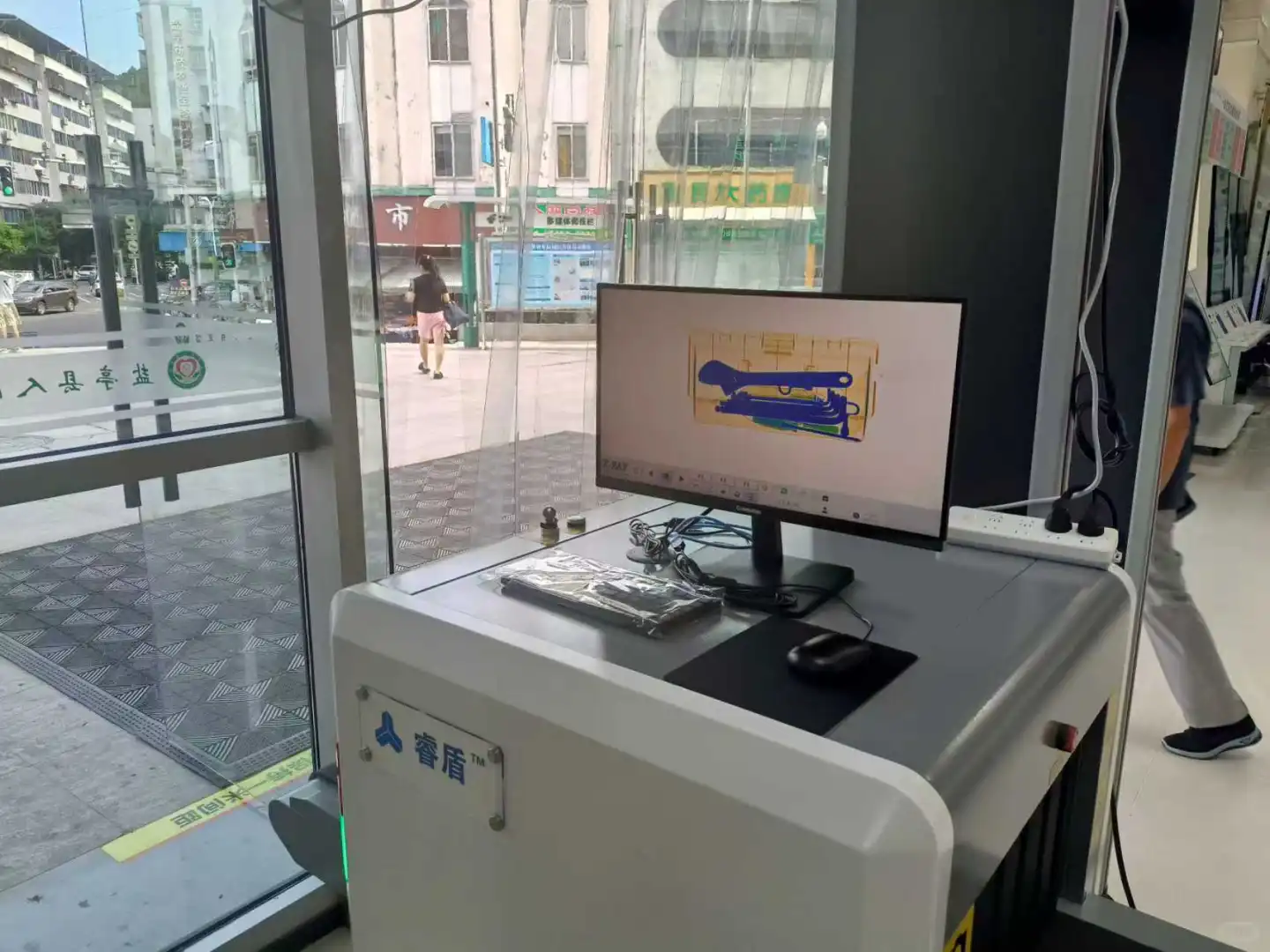 安检机现场安装图