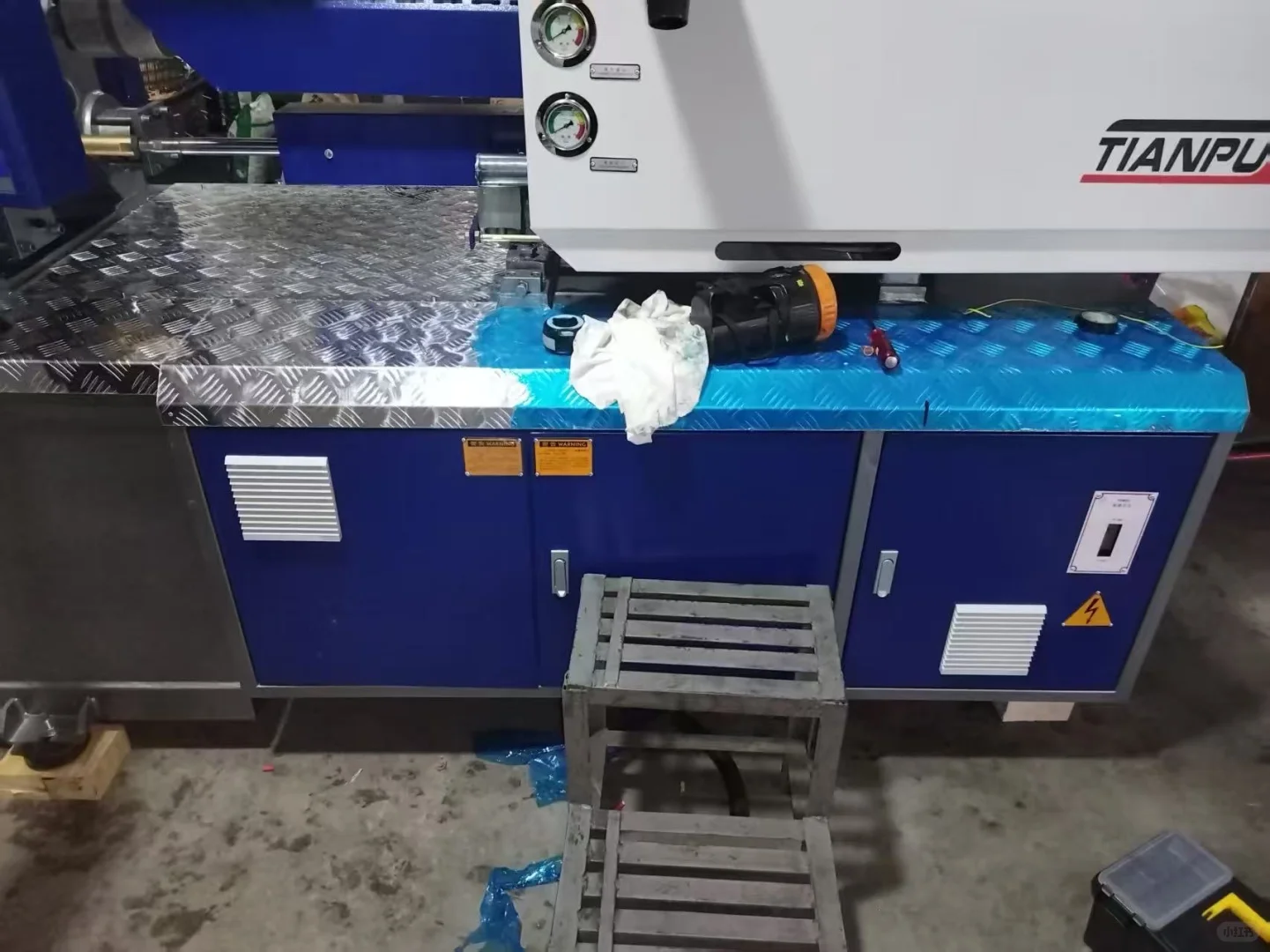 帮客户找塑料注塑机