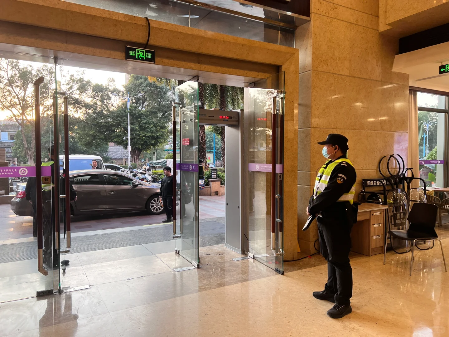 安检机+安检门+手持式金属探测器 杜绝危险